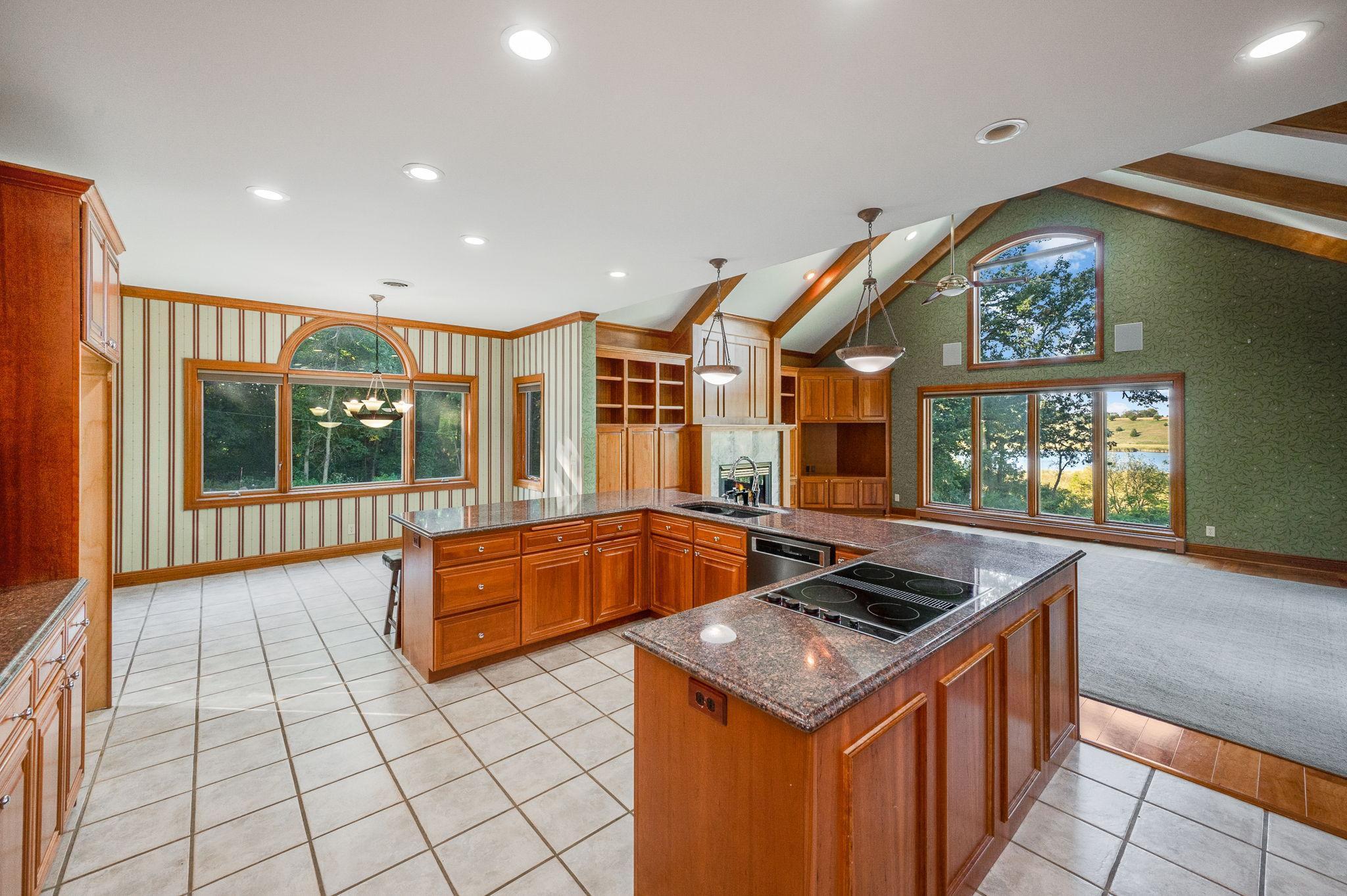 Fairmont, Minnesota, 56031, United States, 5 Bedrooms Bedrooms, ,6 BathroomsBathrooms,Residential,Active,1953012