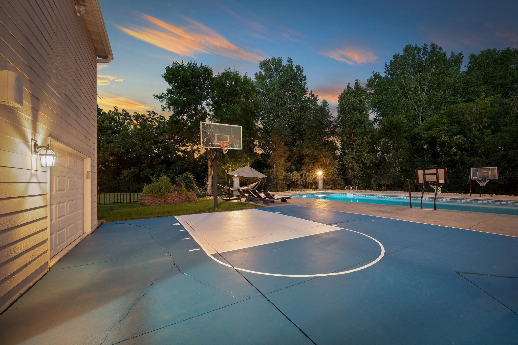 West Saint Paul, Minnesota, 55118, United States, 5 Bedrooms Bedrooms, ,5 BathroomsBathrooms,Residential,Active,1904170