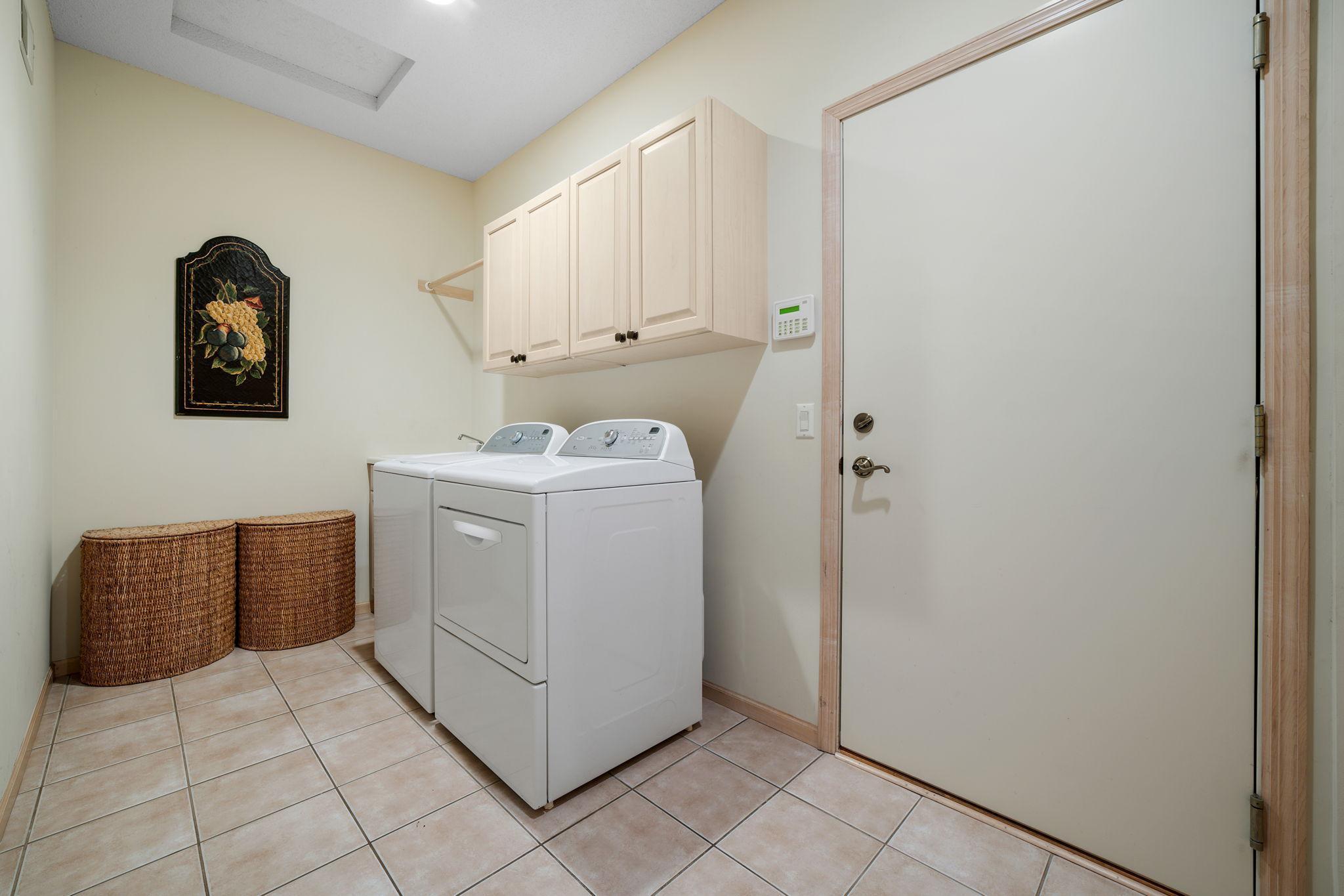 Wayzata, Minnesota, 55391, United States, 4 Bedrooms Bedrooms, ,3 BathroomsBathrooms,Residential,Active,1953718