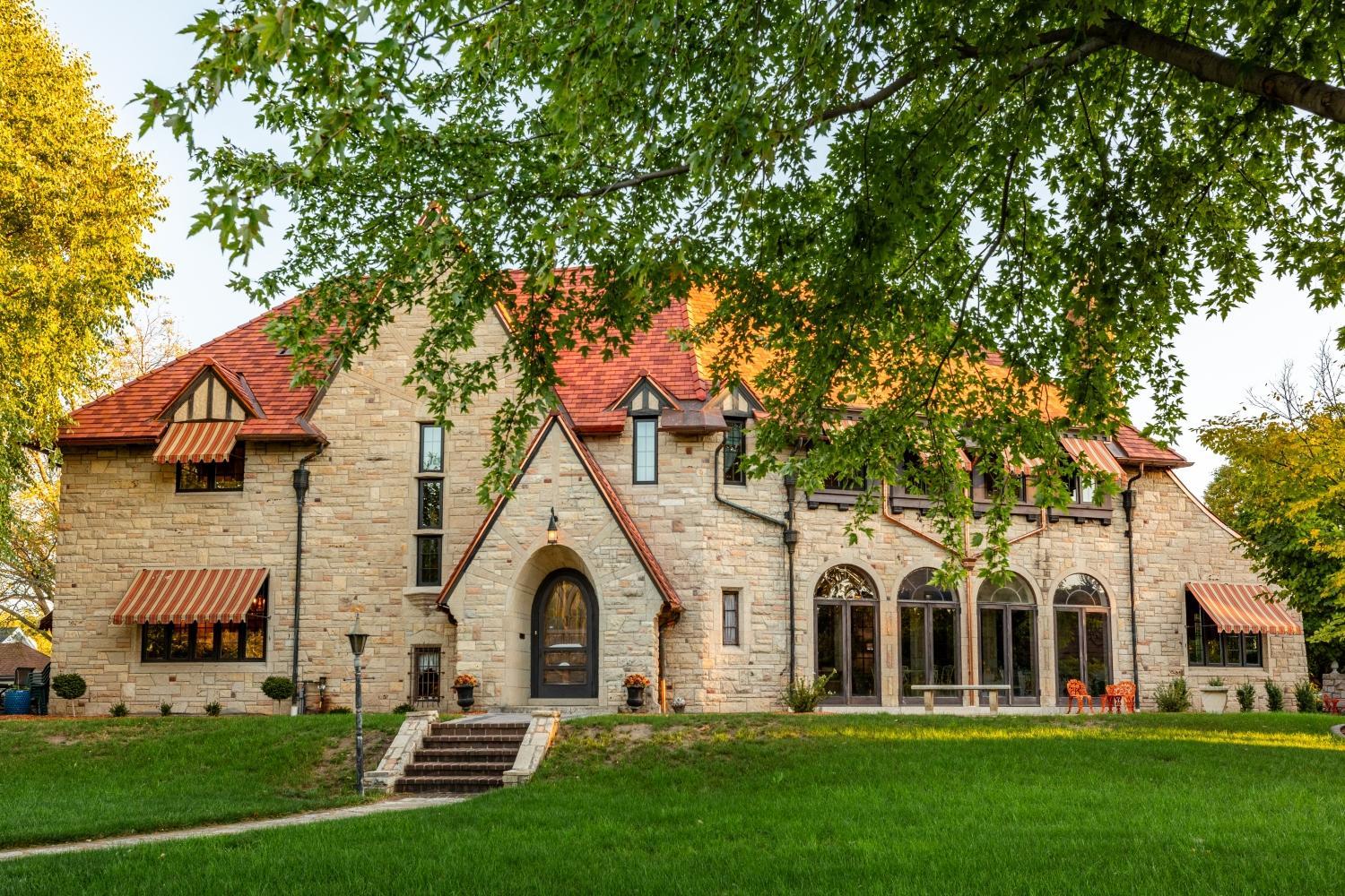 Winona, Minnesota, 55987, United States, 6 Bedrooms Bedrooms, ,6 BathroomsBathrooms,Residential,Active,1926925