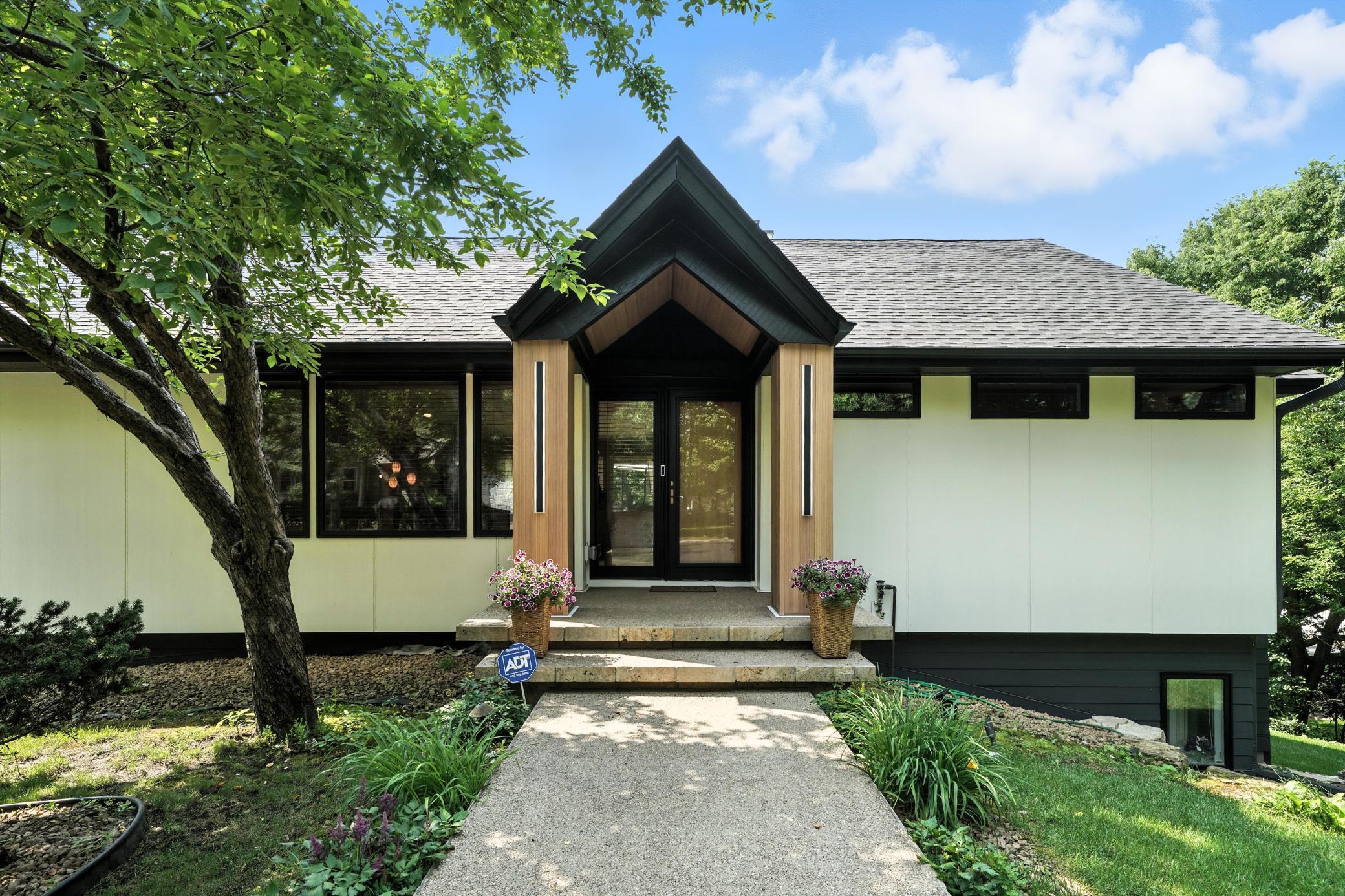 Minnetonka, Minnesota, 55345, United States, 5 Bedrooms Bedrooms, ,3 BathroomsBathrooms,Residential,Active,1971001