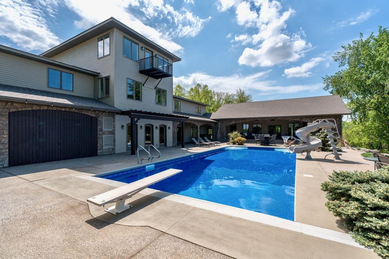 Elysian, Minnesota, 56028, United States, 6 Bedrooms Bedrooms, ,6 BathroomsBathrooms,Residential,Active,1831792