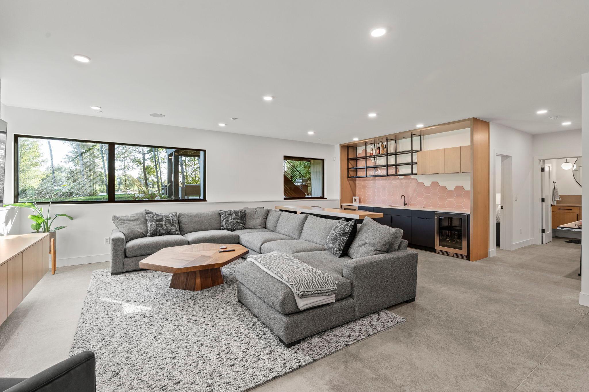 Shakopee, Minnesota, 55379, United States, 5 Bedrooms Bedrooms, ,5 BathroomsBathrooms,Residential,Active,1964254