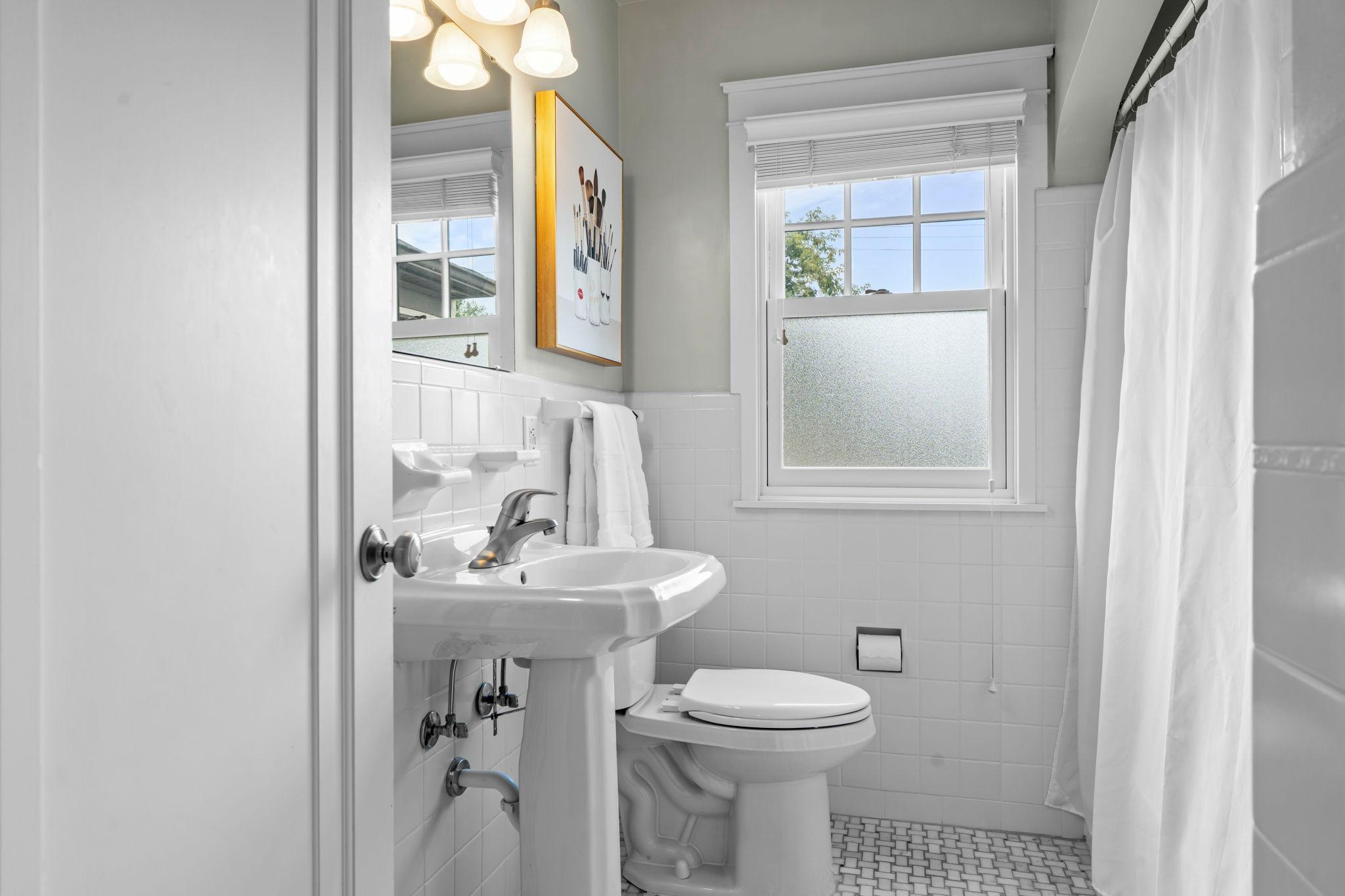 Saint Paul, Minnesota, 55116, United States, 4 Bedrooms Bedrooms, ,4 BathroomsBathrooms,Residential,Pending,1941368
