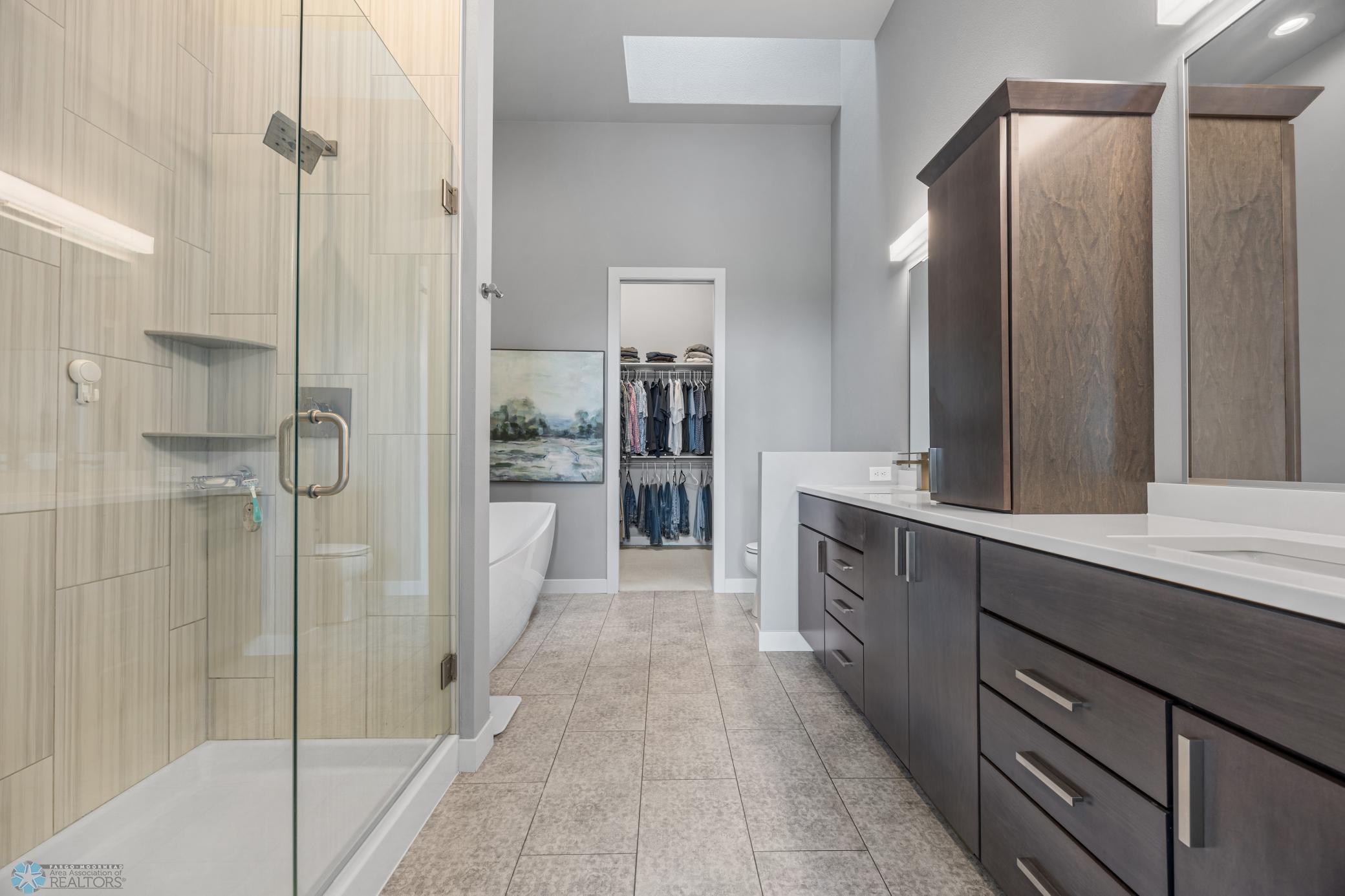 Oxbow, North Dakota, 58047, United States, 5 Bedrooms Bedrooms, ,3 BathroomsBathrooms,Residential,Active,1926894