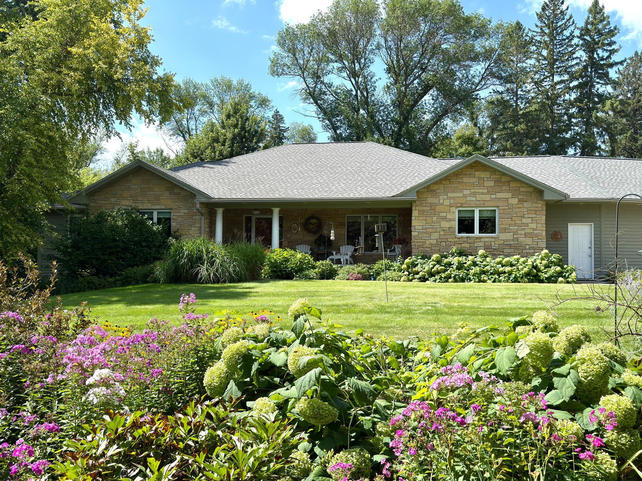 Northfield, Minnesota, 55057, United States, 3 Bedrooms Bedrooms, ,3 BathroomsBathrooms,Residential,Active,1920261