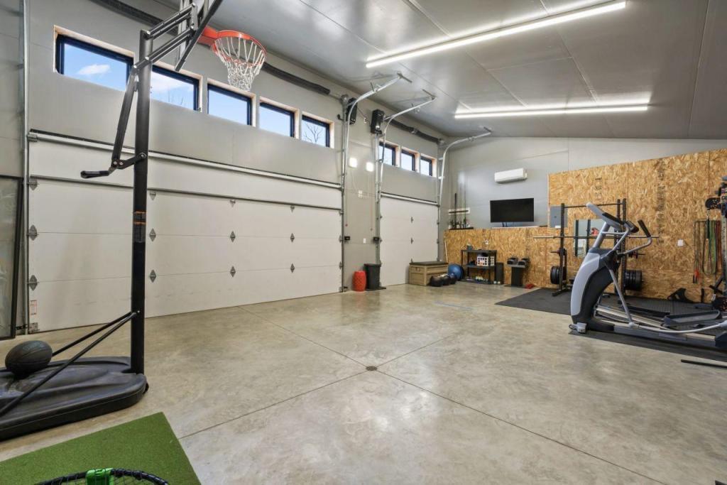 Rochester, Minnesota, 55902, United States, 5 Bedrooms Bedrooms, ,3 BathroomsBathrooms,Residential,Active,1899217