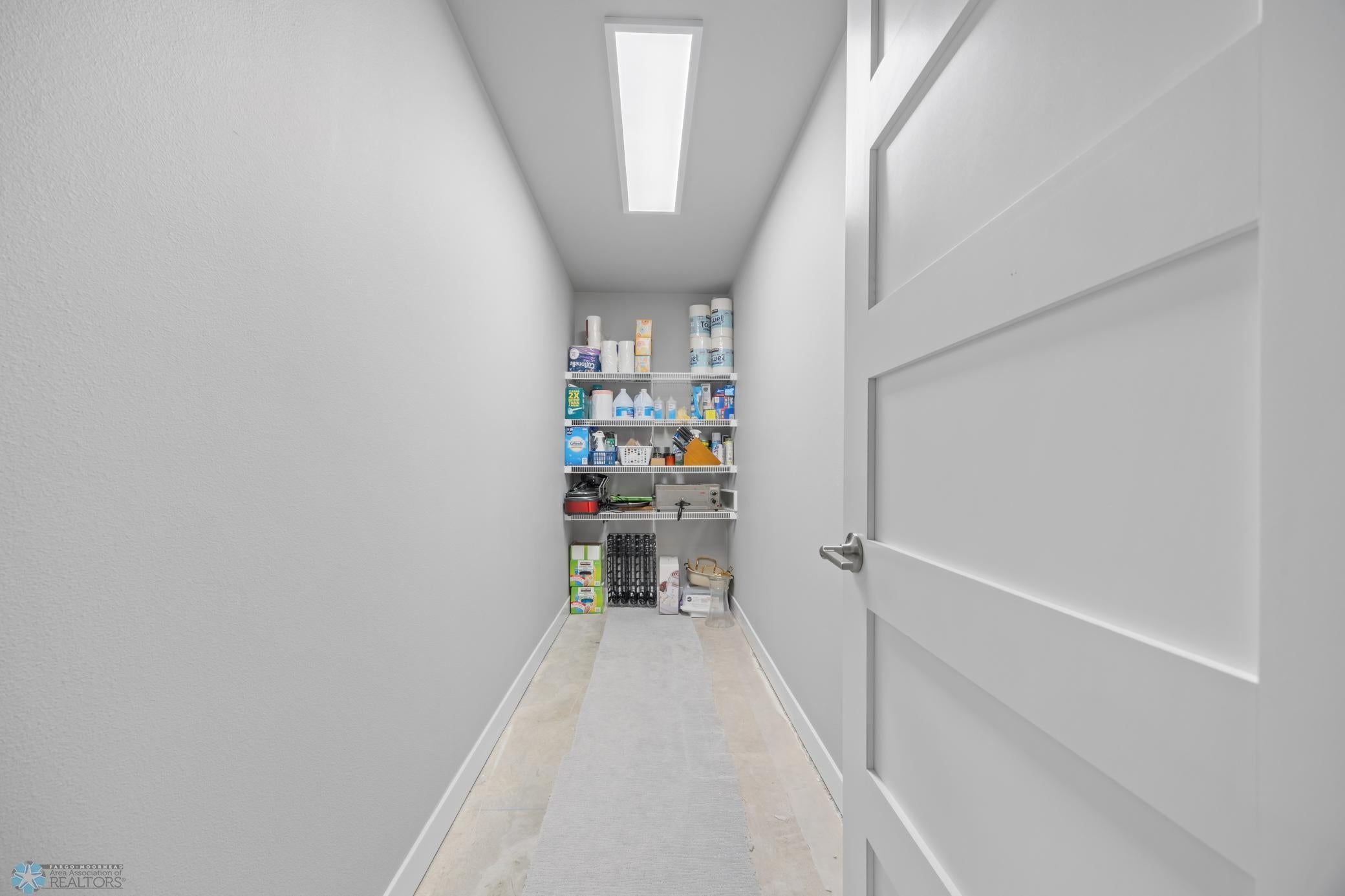 Oxbow, North Dakota, 58047, United States, 5 Bedrooms Bedrooms, ,3 BathroomsBathrooms,Residential,Active,1926894