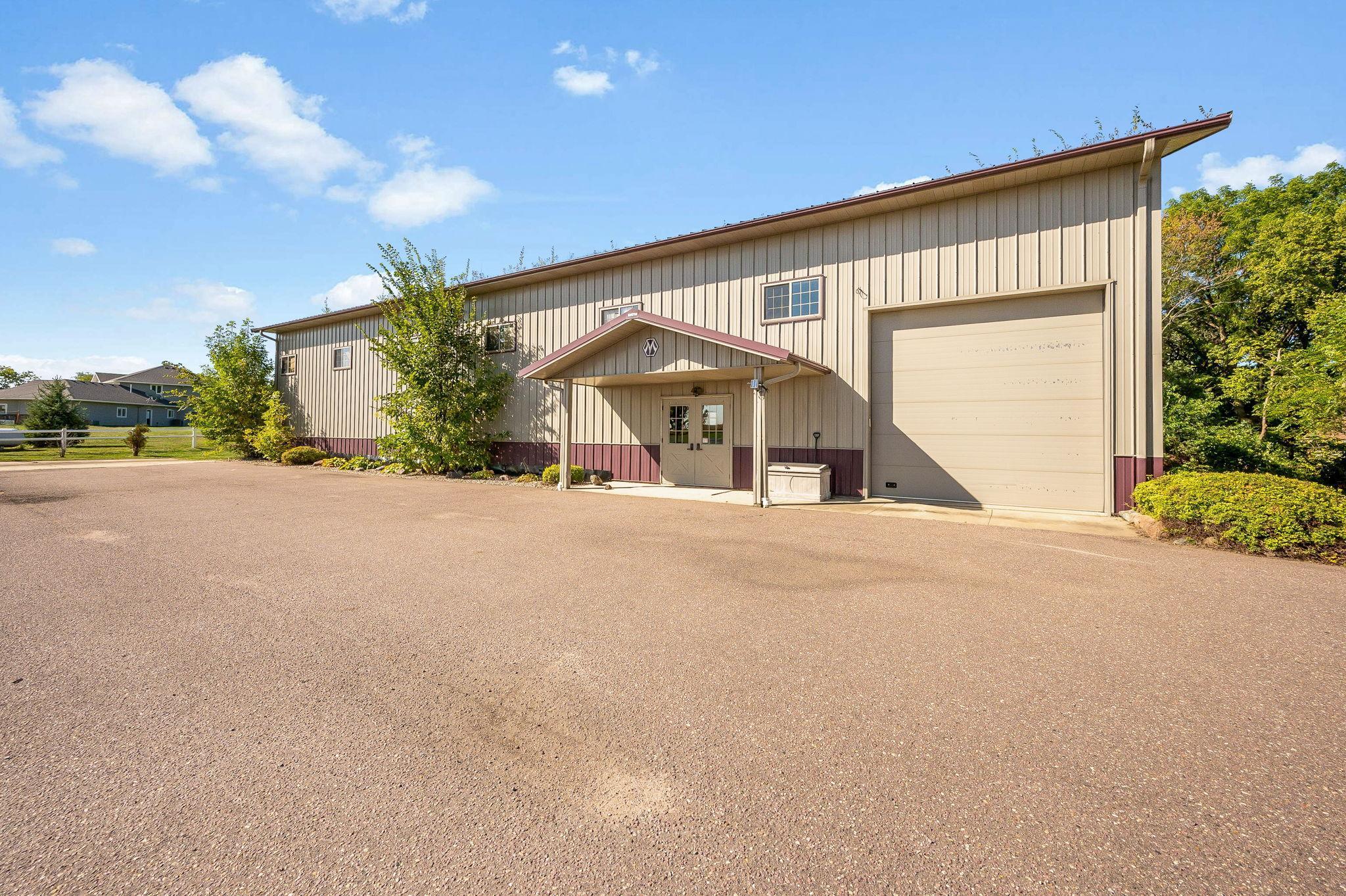 Fairmont, Minnesota, 56031, United States, 5 Bedrooms Bedrooms, ,6 BathroomsBathrooms,Residential,Active,1953012