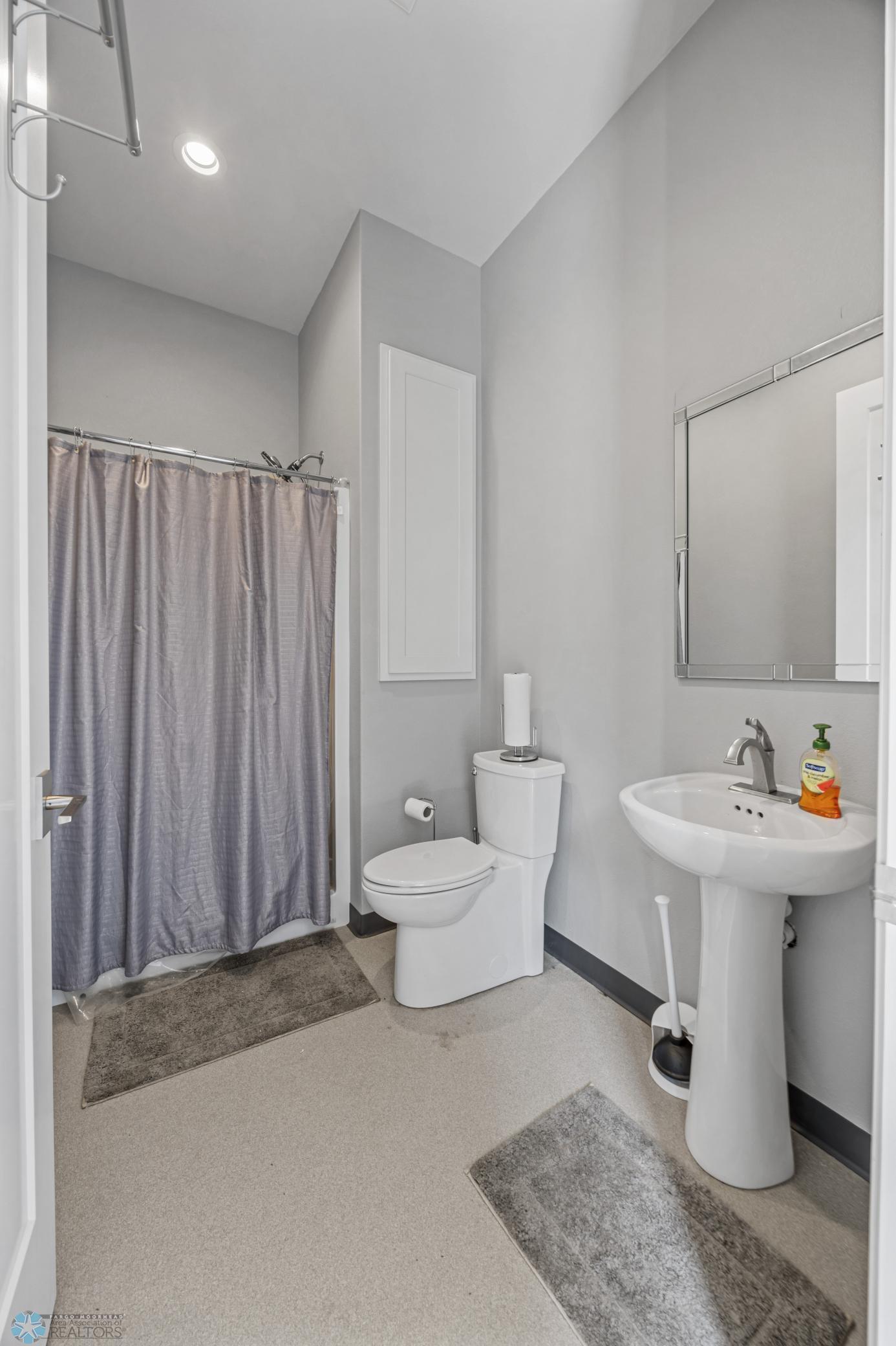 Fargo, North Dakota, 58104, United States, 5 Bedrooms Bedrooms, ,7 BathroomsBathrooms,Residential,Active,1941361