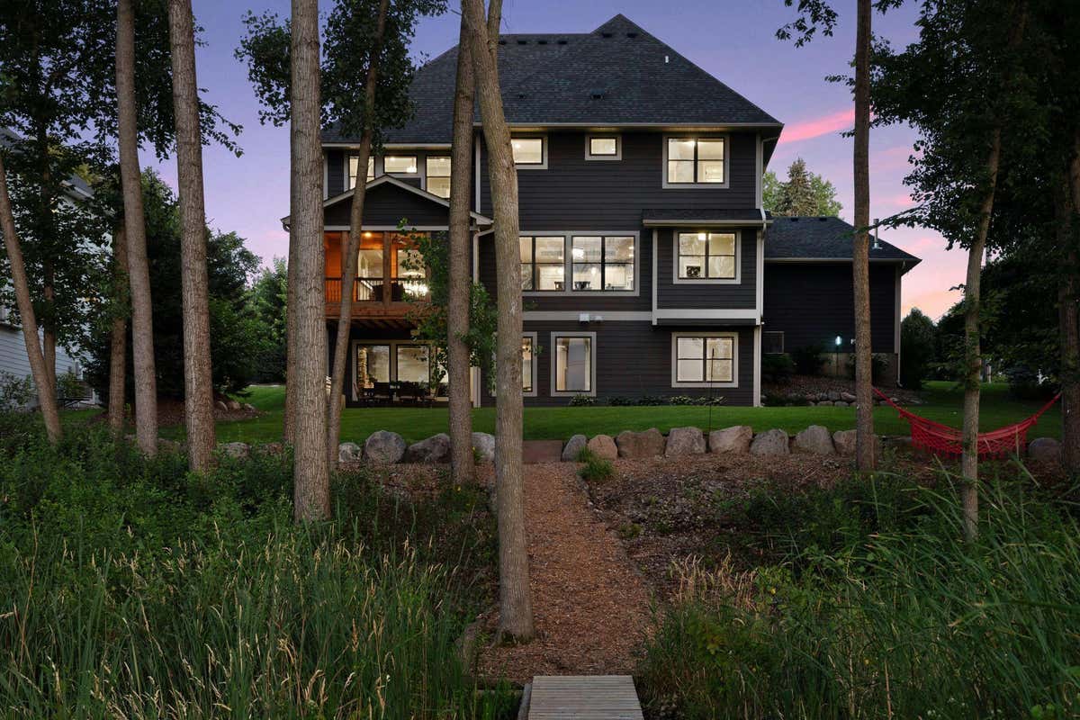 1124 EVERGREEN LN N, MINNEAPOLIS, MN 55441 Single Family Residence For