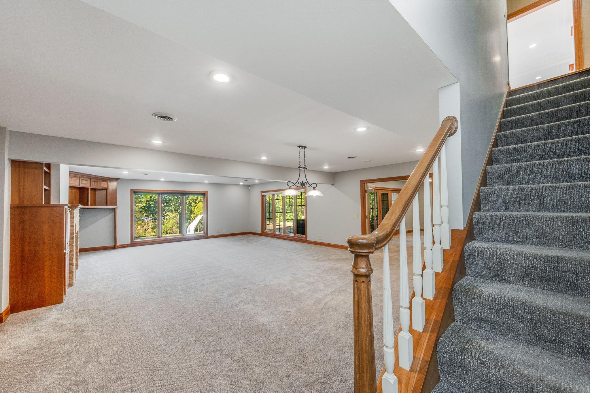 Fairmont, Minnesota, 56031, United States, 5 Bedrooms Bedrooms, ,6 BathroomsBathrooms,Residential,Active,1953012