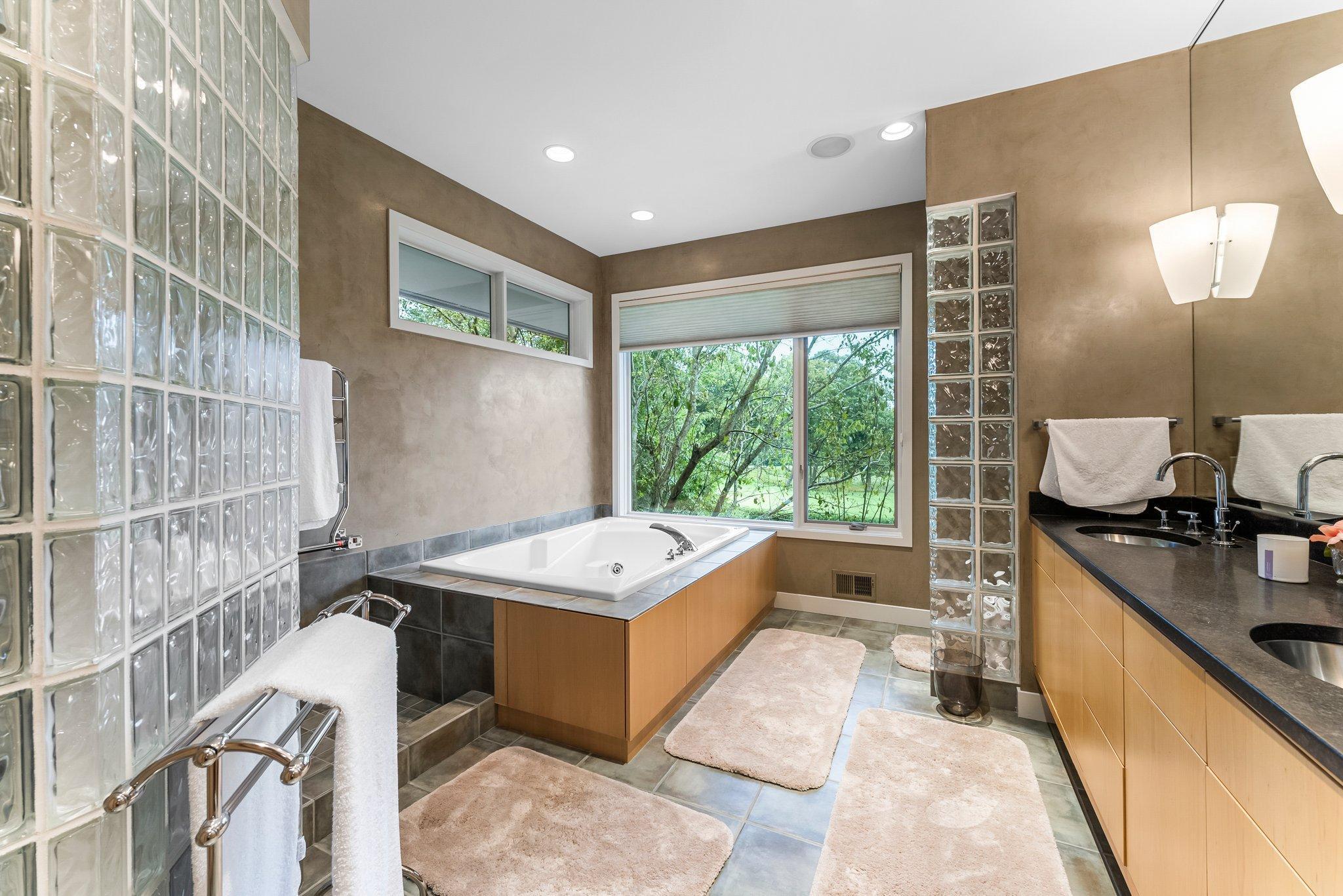 Eden Prairie, Minnesota, 55347, United States, ,4 BathroomsBathrooms,Residential,Active,1764072