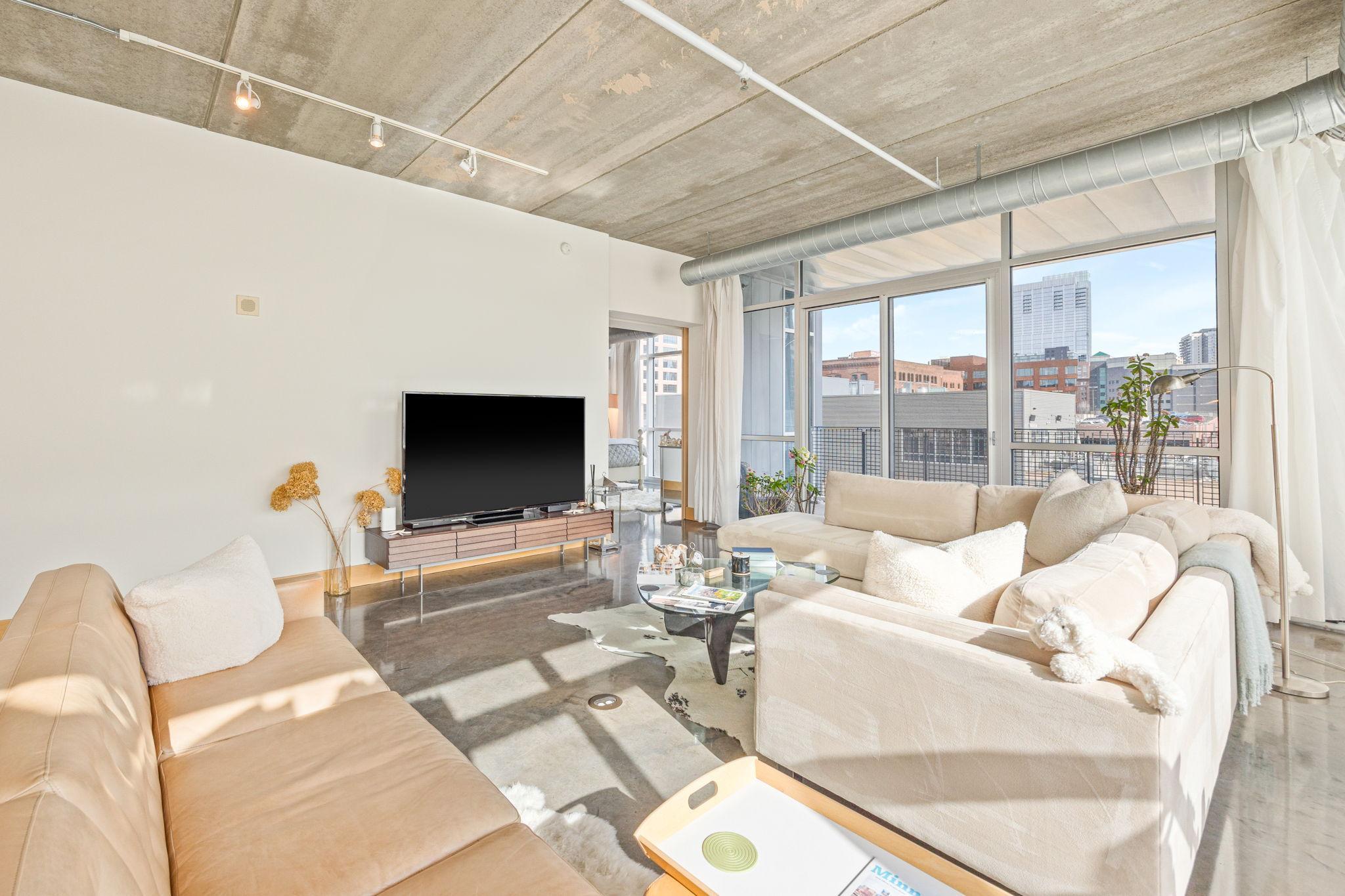 Minneapolis, Minnesota, 55401, United States, 2 Bedrooms Bedrooms, ,3 BathroomsBathrooms,Residential,Active,1756828