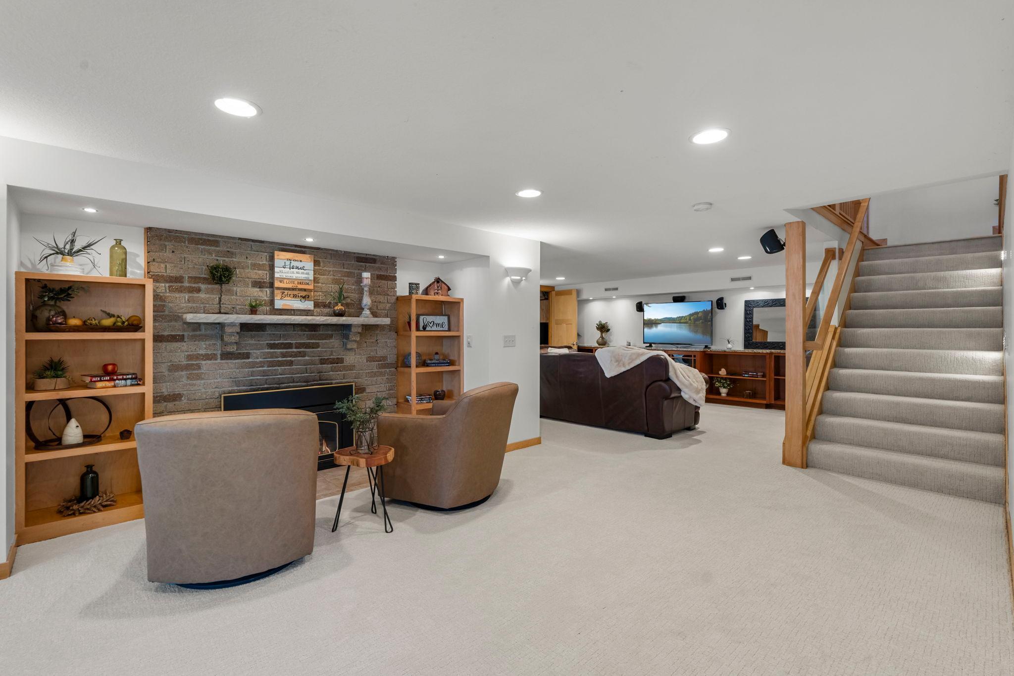 Arden Hills, Minnesota, 55112, United States, 4 Bedrooms Bedrooms, ,3 BathroomsBathrooms,Residential,Active,1973290