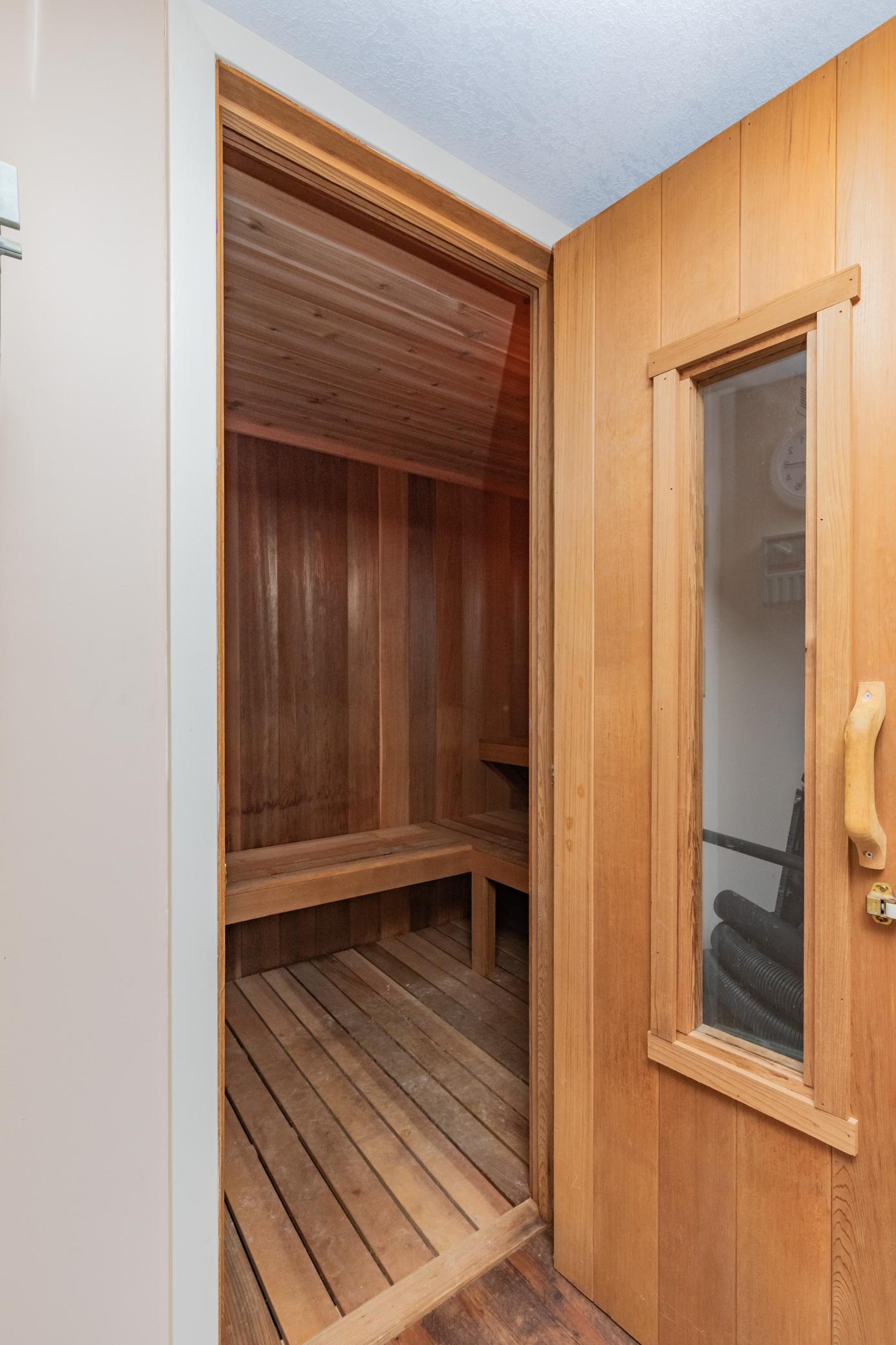 Saint Paul, Minnesota, 55105, United States, 6 Bedrooms Bedrooms, ,5 BathroomsBathrooms,Residential,Pending,2011867