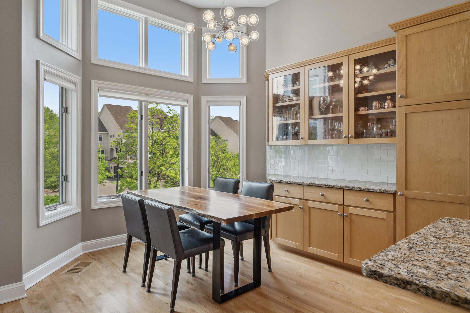 Minneapolis, Minnesota, 55401, United States, 4 Bedrooms Bedrooms, ,4 BathroomsBathrooms,Residential,Active,2003546