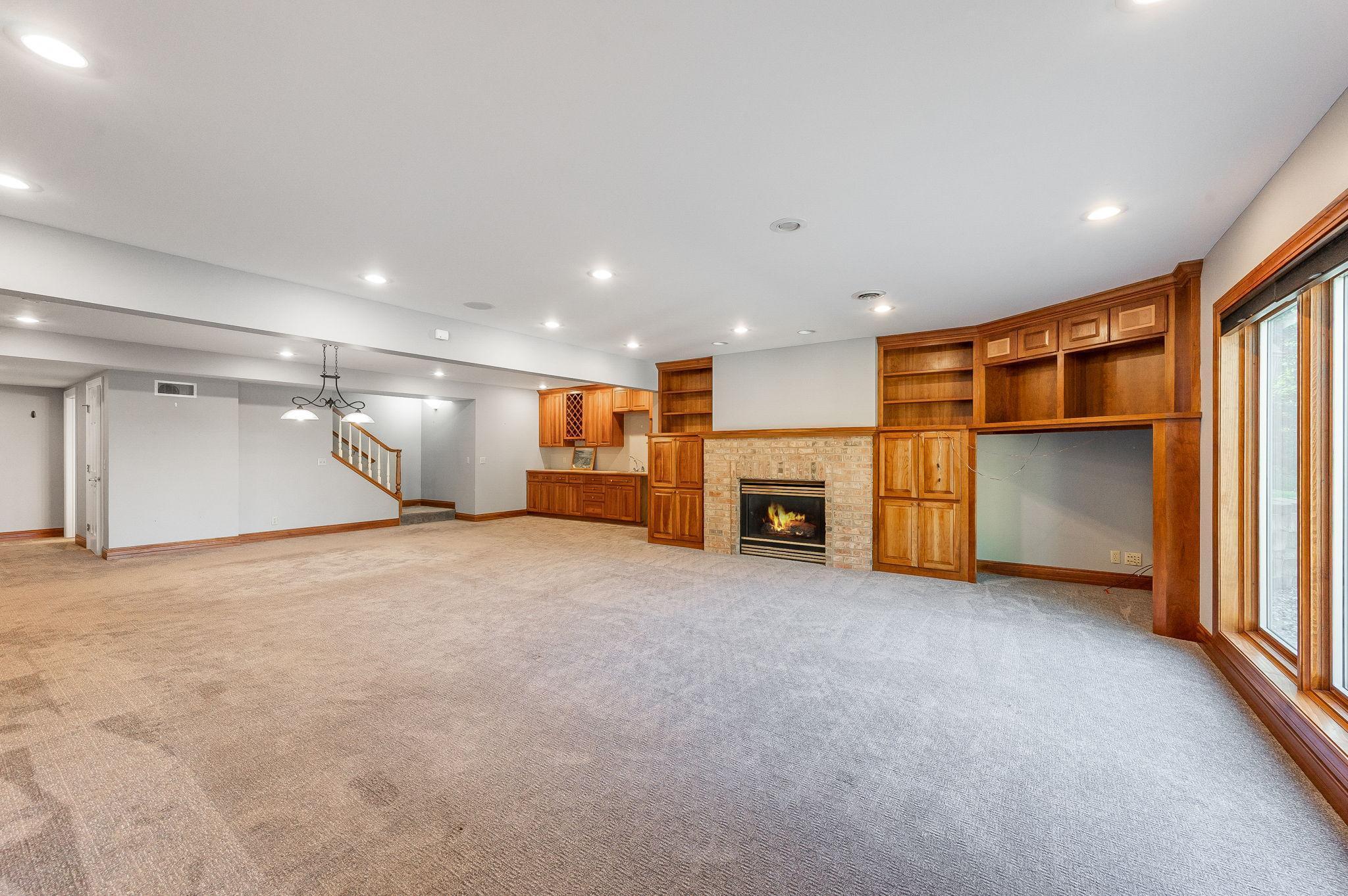 Fairmont, Minnesota, 56031, United States, 5 Bedrooms Bedrooms, ,6 BathroomsBathrooms,Residential,Active,1953012