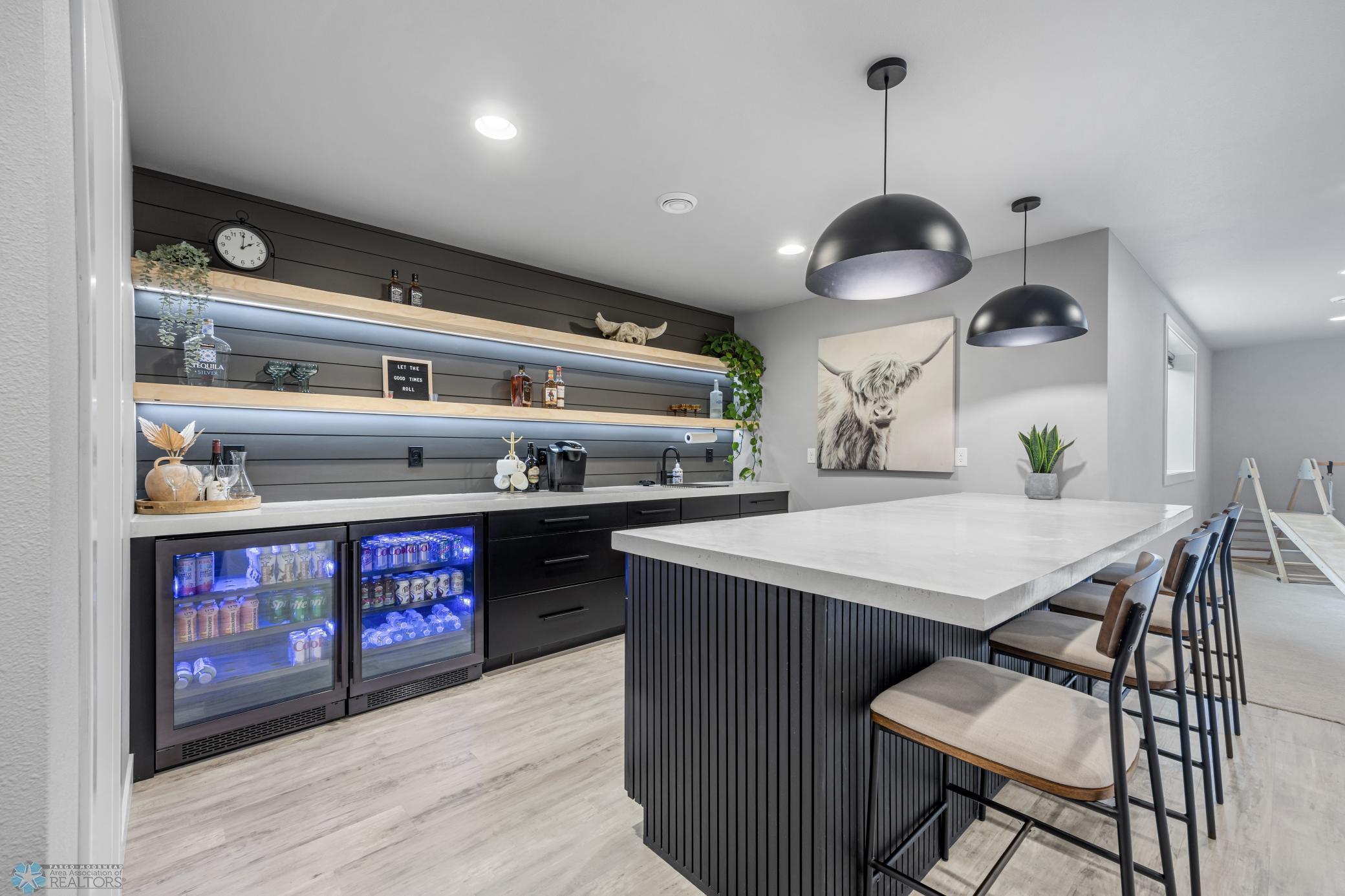 Oxbow, North Dakota, 58047, United States, 5 Bedrooms Bedrooms, ,3 BathroomsBathrooms,Residential,Active,1926894