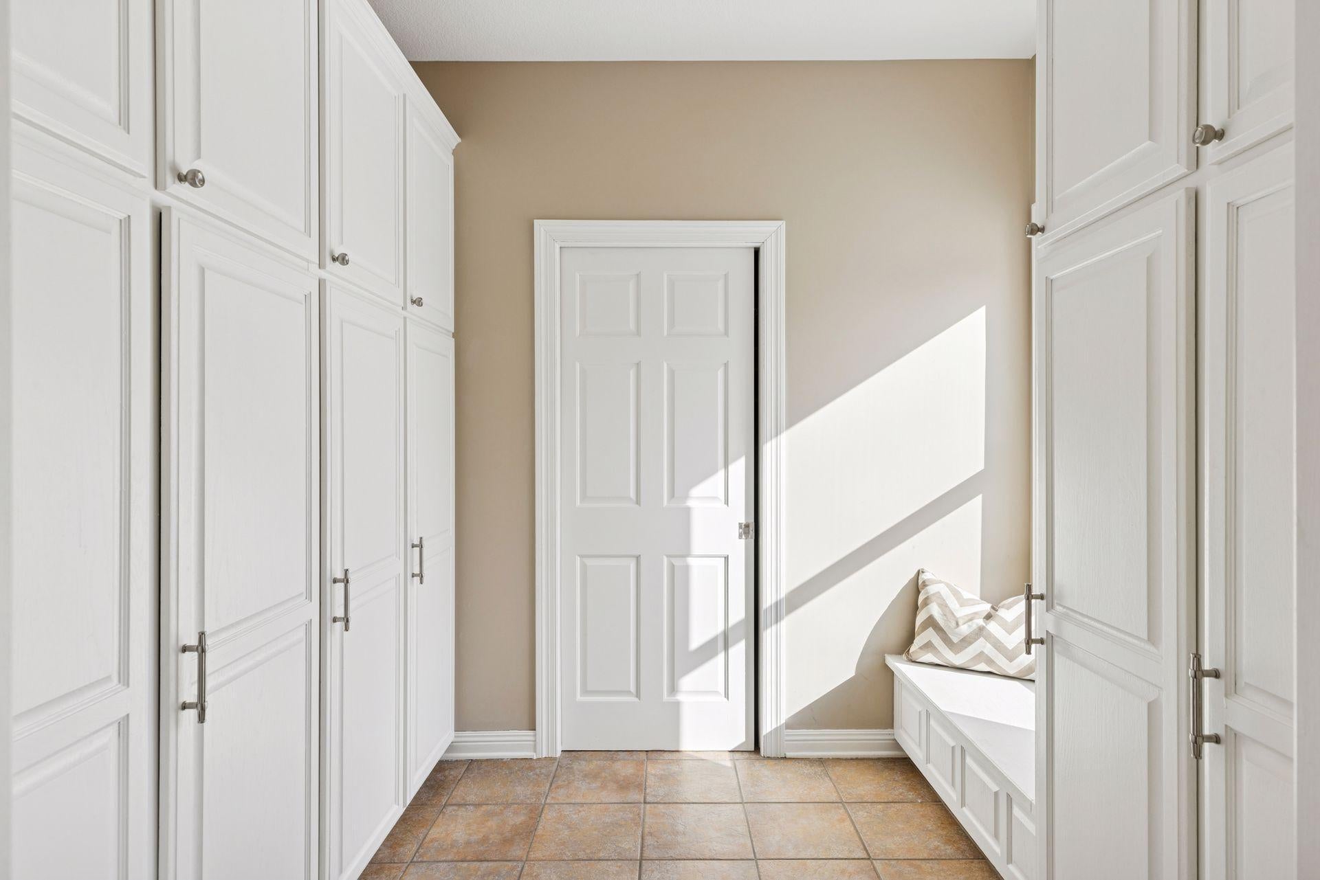 West Saint Paul, Minnesota, 55118, United States, 5 Bedrooms Bedrooms, ,5 BathroomsBathrooms,Residential,Active,2013431