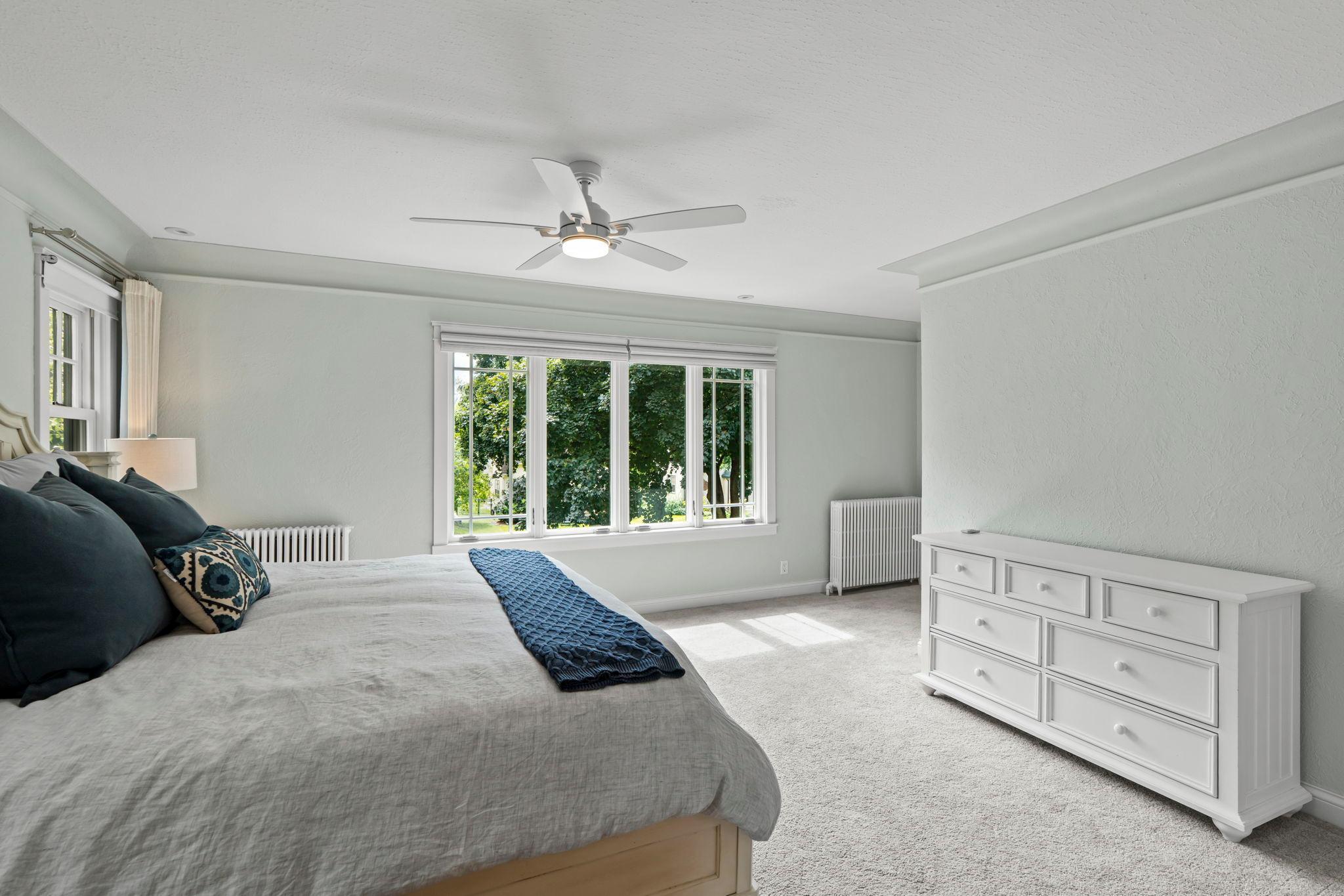 Saint Paul, Minnesota, 55116, United States, 4 Bedrooms Bedrooms, ,4 BathroomsBathrooms,Residential,Pending,1941368