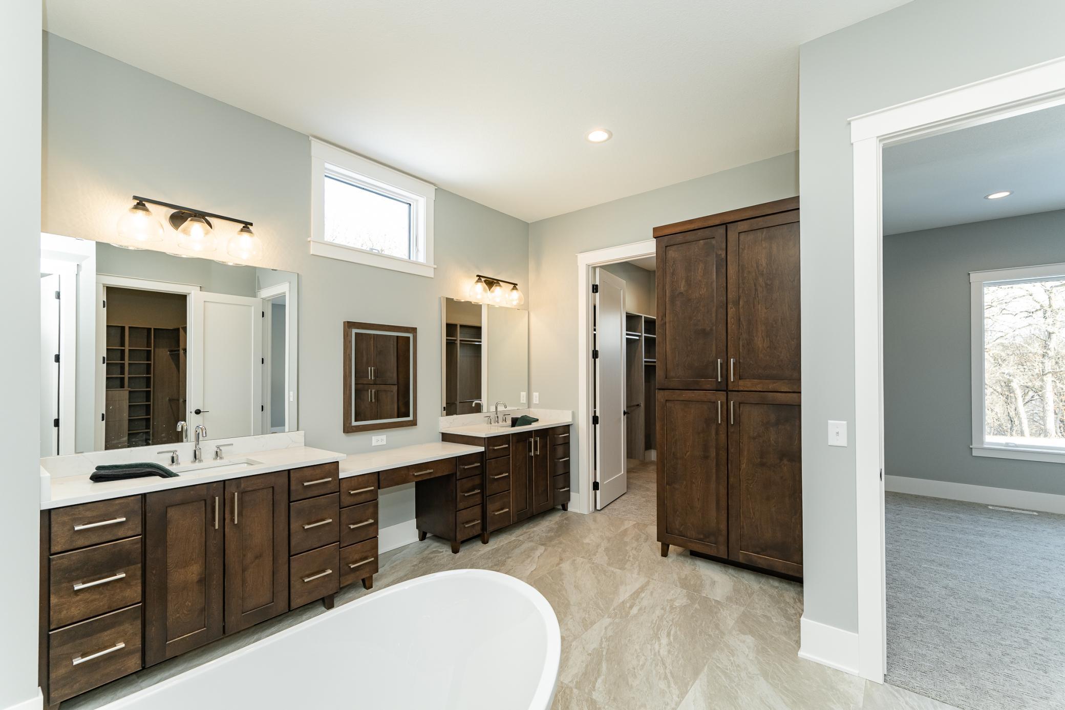 Rochester, Minnesota, 55902, United States, 5 Bedrooms Bedrooms, ,6 BathroomsBathrooms,Residential,Active,1892599