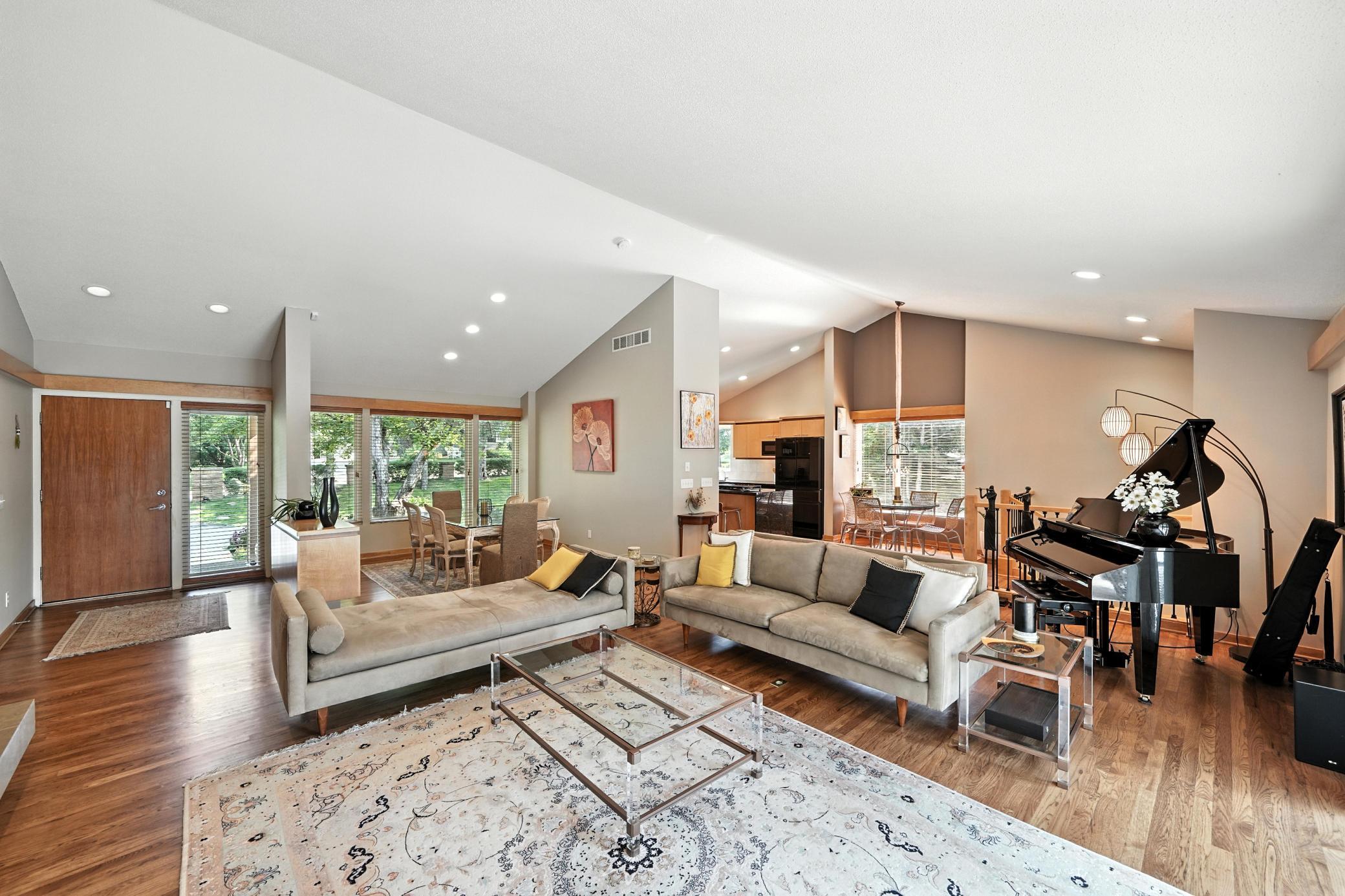 Minnetonka, Minnesota, 55345, United States, 5 Bedrooms Bedrooms, ,3 BathroomsBathrooms,Residential,Active,1971001