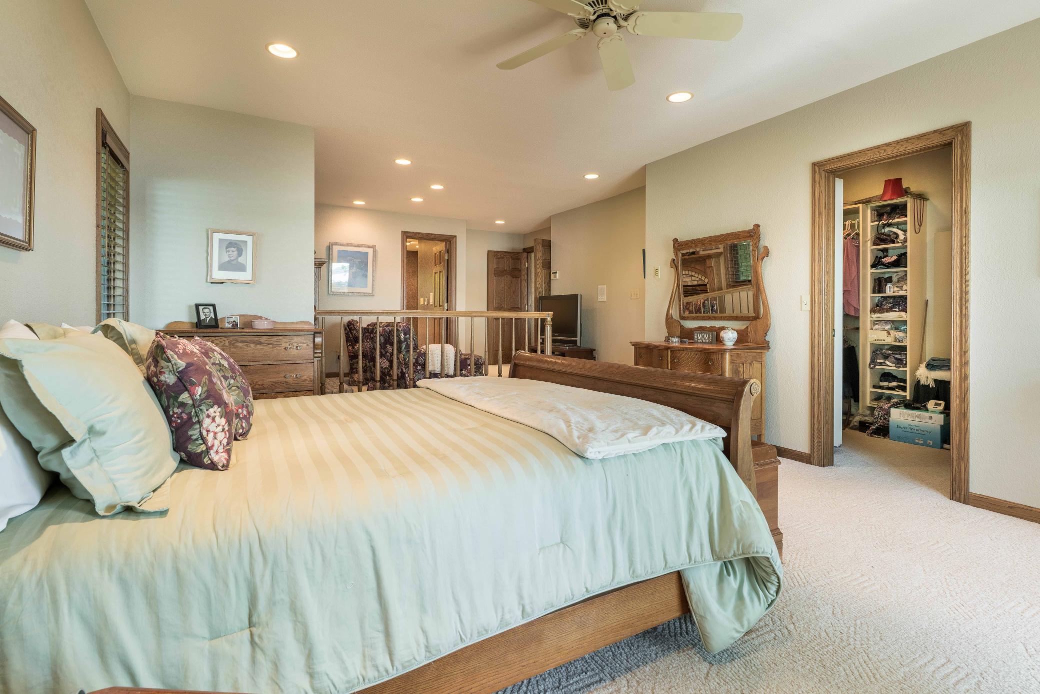 Alexandria, Minnesota, 56308, United States, 4 Bedrooms Bedrooms, ,6 BathroomsBathrooms,Residential,Active,1964256