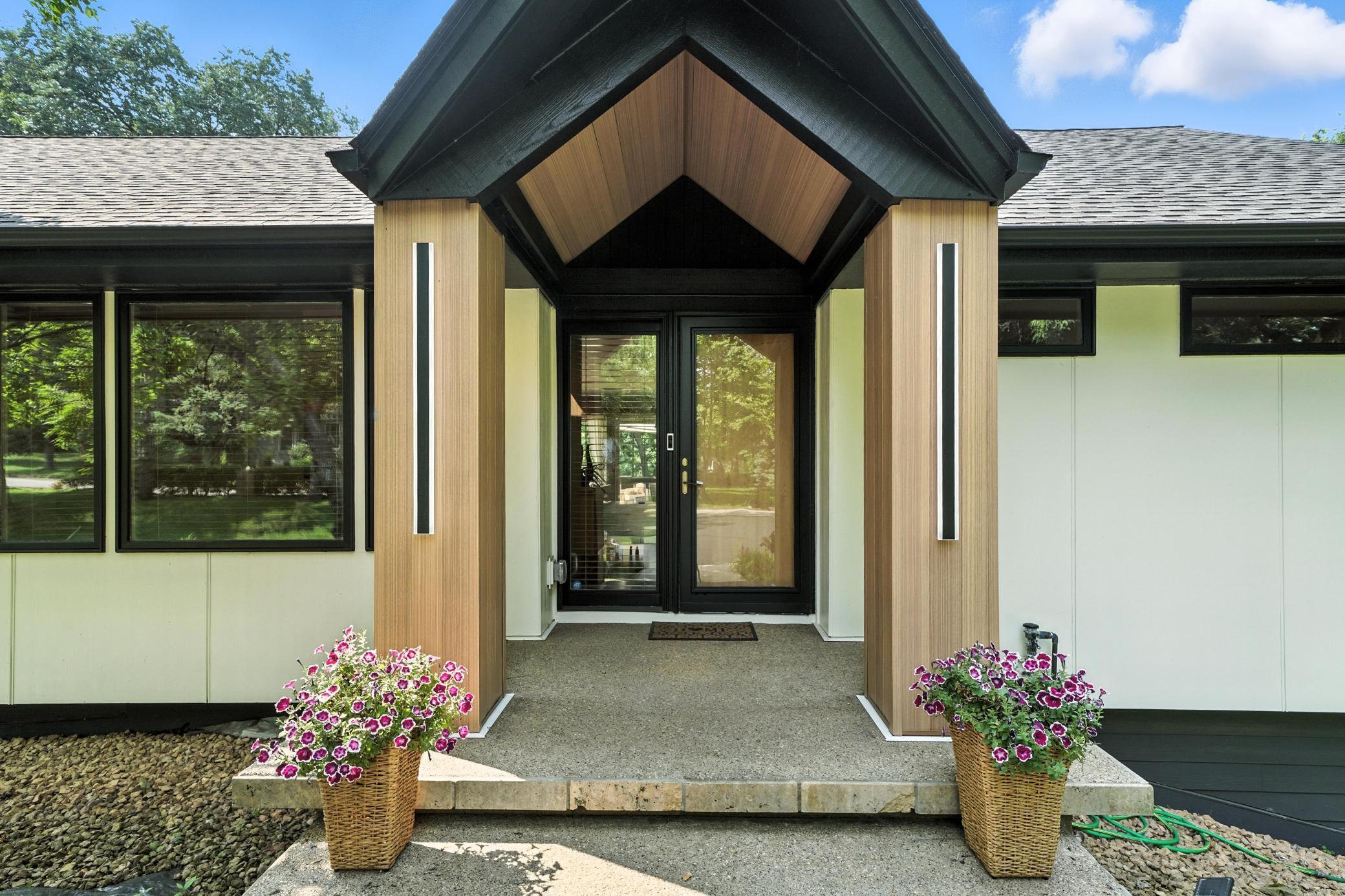 Minnetonka, Minnesota, 55345, United States, 5 Bedrooms Bedrooms, ,3 BathroomsBathrooms,Residential,Active,1971001