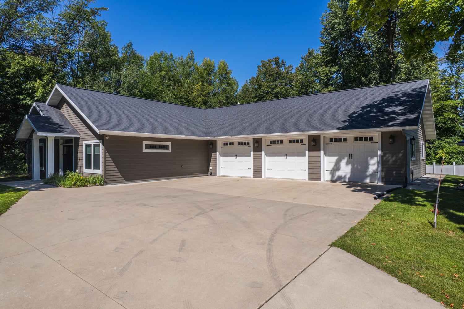 Pelican Rapids, Minnesota, 56572, United States, 5 Bedrooms Bedrooms, ,3 BathroomsBathrooms,Residential,Active,1927674