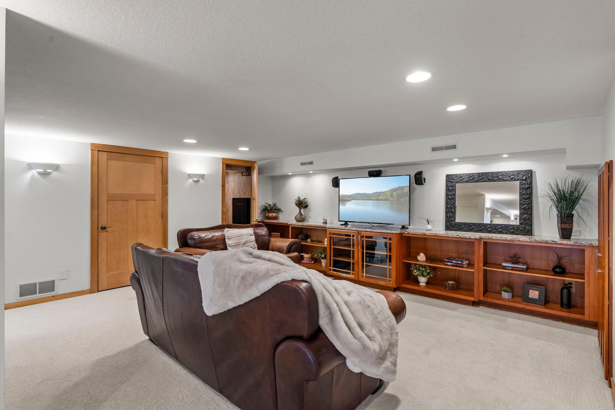 Arden Hills, Minnesota, 55112, United States, 4 Bedrooms Bedrooms, ,3 BathroomsBathrooms,Residential,Active,1973290