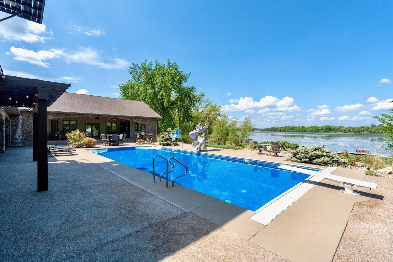 Elysian, Minnesota, 56028, United States, 6 Bedrooms Bedrooms, ,6 BathroomsBathrooms,Residential,Active,1831792
