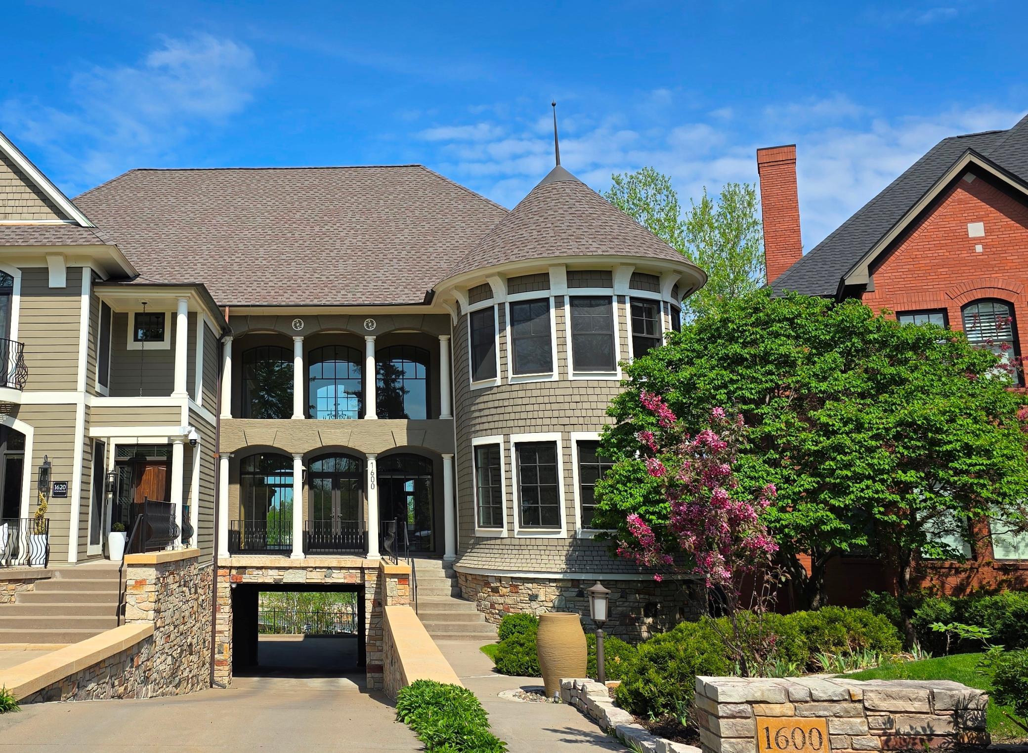 Minneapolis, Minnesota, 55405, United States, 3 Bedrooms Bedrooms, ,4 BathroomsBathrooms,Residential,Active,1769436