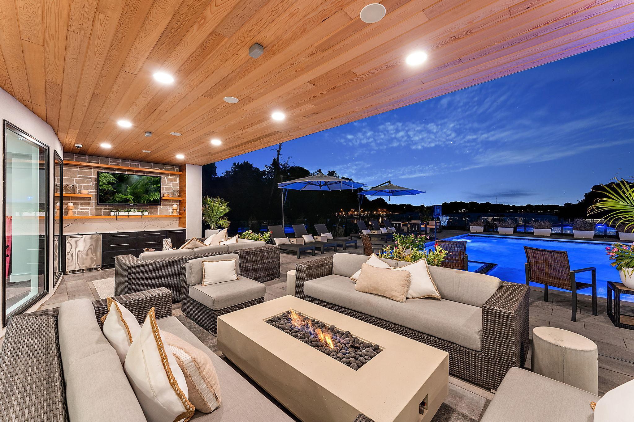 Wayzata, Minnesota, 55391, United States, 8 Bedrooms Bedrooms, ,11 BathroomsBathrooms,Residential,Active,1959932