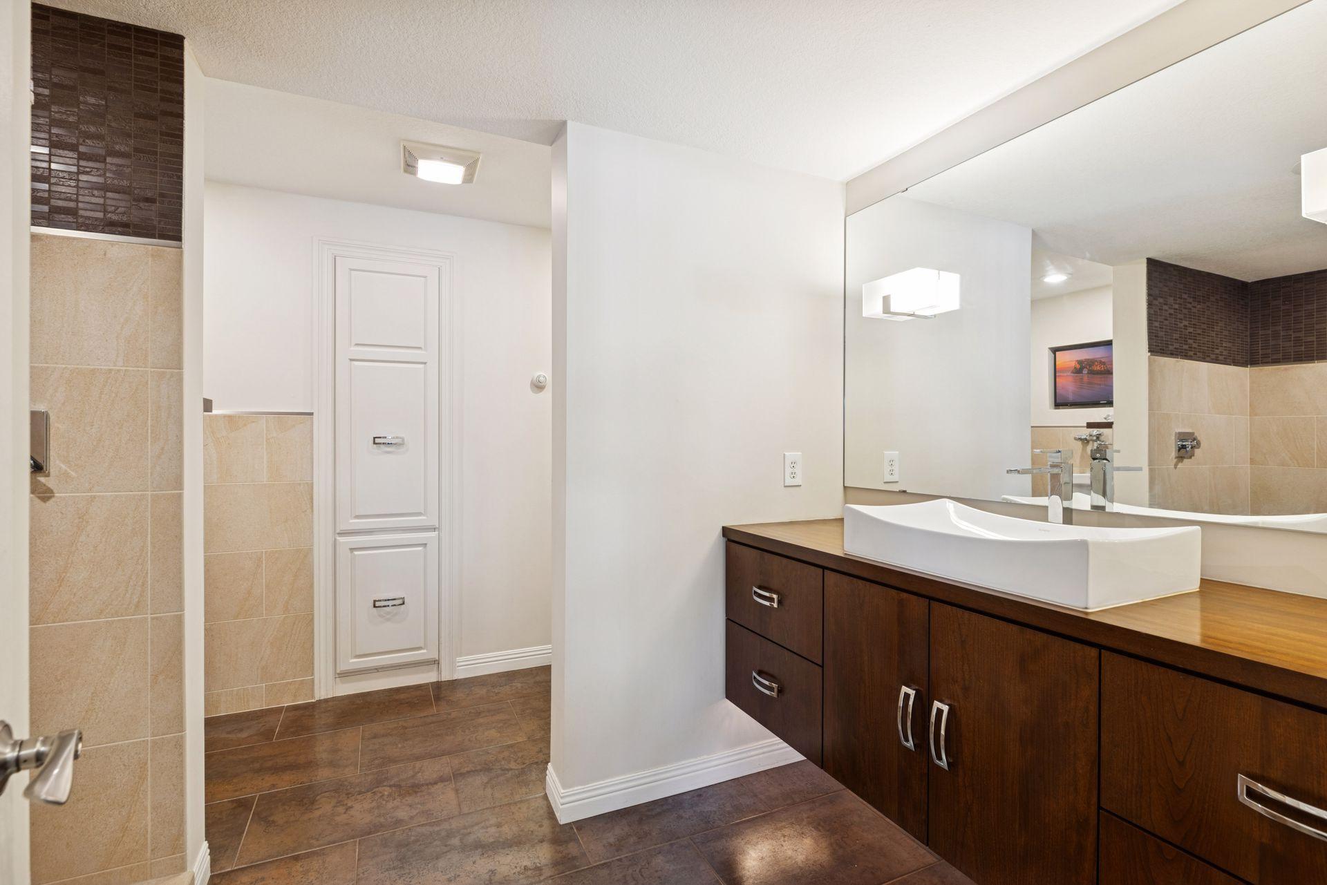 West Saint Paul, Minnesota, 55118, United States, 5 Bedrooms Bedrooms, ,5 BathroomsBathrooms,Residential,Active,2013431