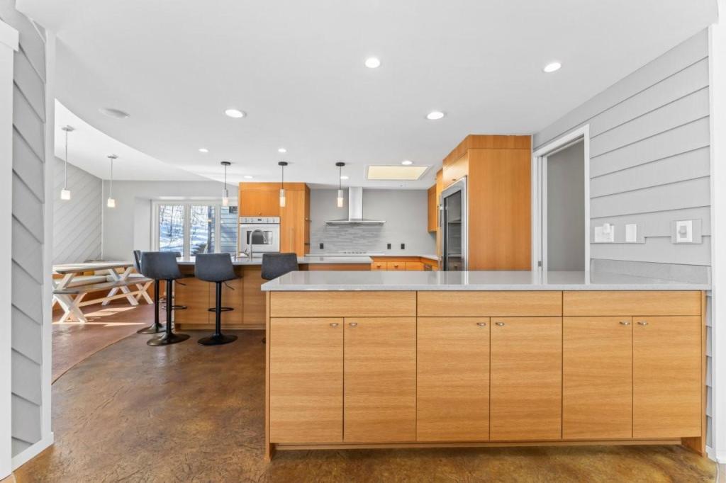 Rochester, Minnesota, 55902, United States, 5 Bedrooms Bedrooms, ,3 BathroomsBathrooms,Residential,Active,1899217