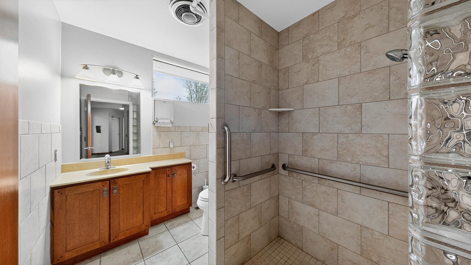 Rochester, Minnesota, 55902, United States, 10 Bedrooms Bedrooms, ,6 BathroomsBathrooms,Residential,Active,1970931