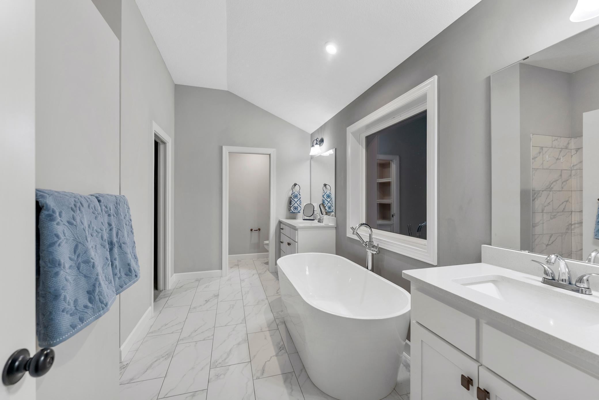 Andover, Minnesota, 55304, United States, 5 Bedrooms Bedrooms, ,5 BathroomsBathrooms,Residential,Active,1943833