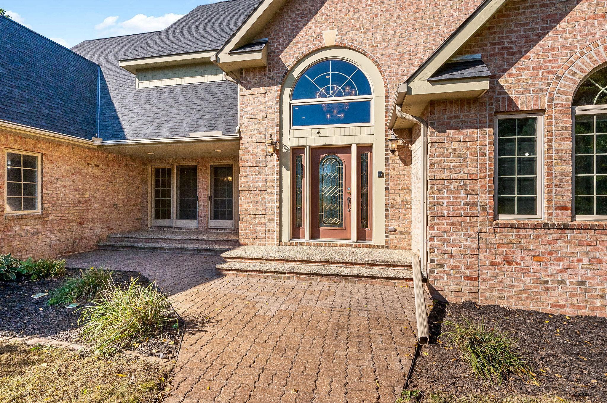 Fairmont, Minnesota, 56031, United States, 5 Bedrooms Bedrooms, ,6 BathroomsBathrooms,Residential,Active,1953012
