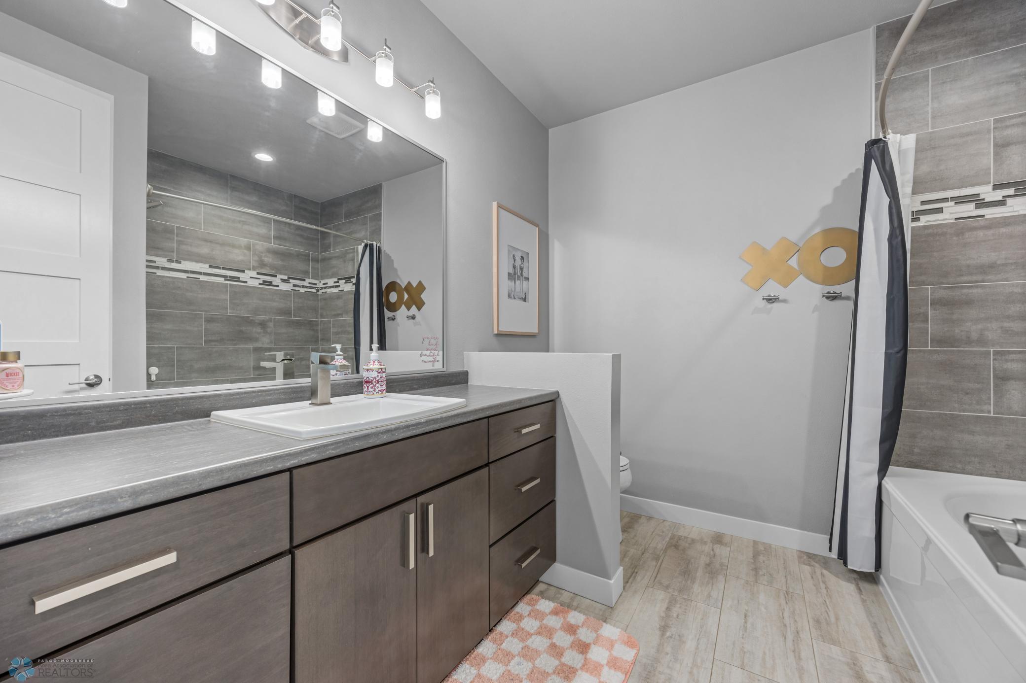 Oxbow, North Dakota, 58047, United States, 5 Bedrooms Bedrooms, ,3 BathroomsBathrooms,Residential,Active,1926894