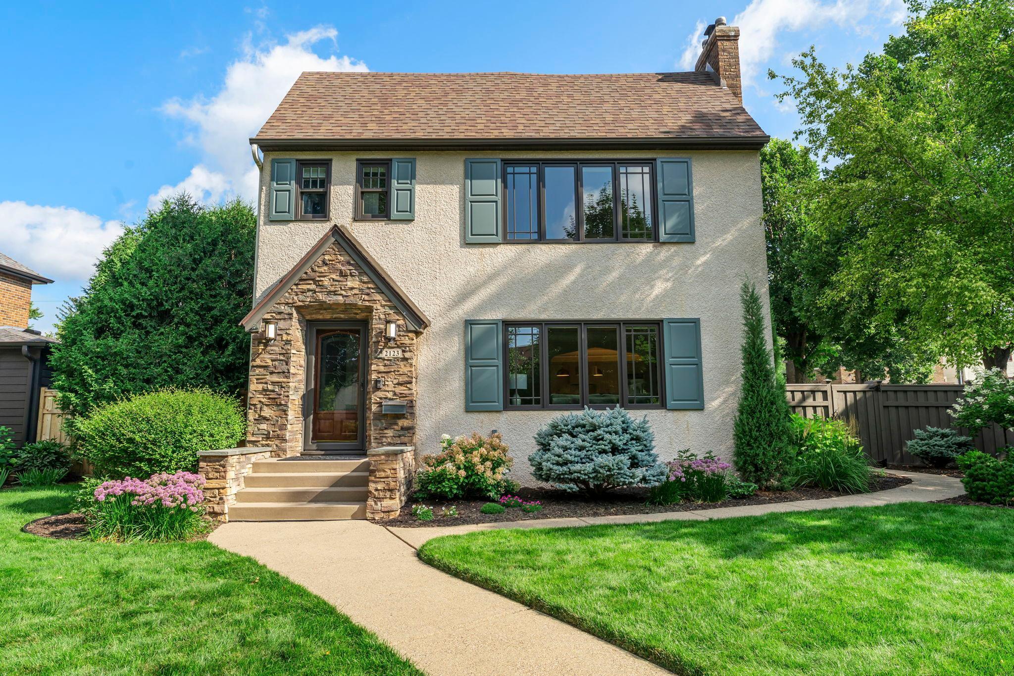 Saint Paul, Minnesota, 55116, United States, 4 Bedrooms Bedrooms, ,4 BathroomsBathrooms,Residential,Pending,1941368