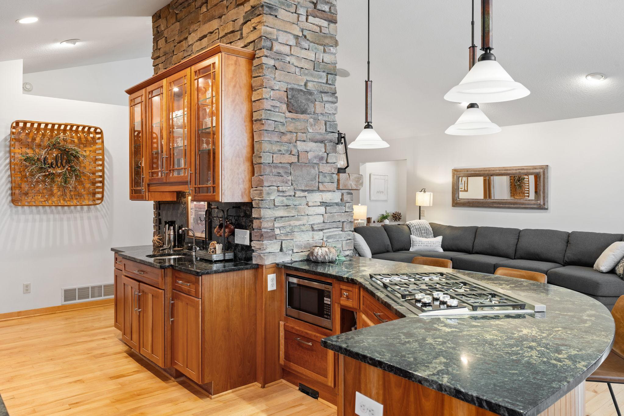 Arden Hills, Minnesota, 55112, United States, 4 Bedrooms Bedrooms, ,3 BathroomsBathrooms,Residential,Active,1973290