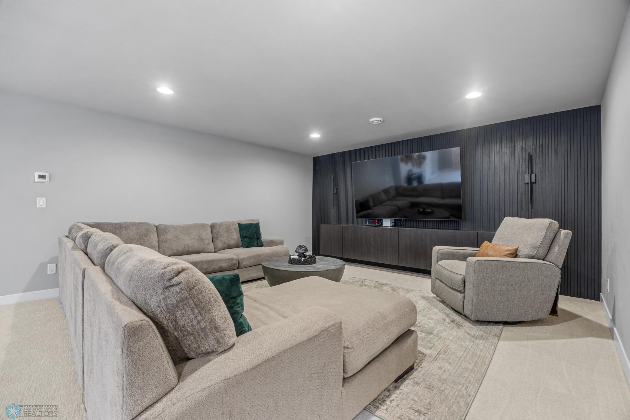 Oxbow, North Dakota, 58047, United States, 5 Bedrooms Bedrooms, ,3 BathroomsBathrooms,Residential,Active,1926894