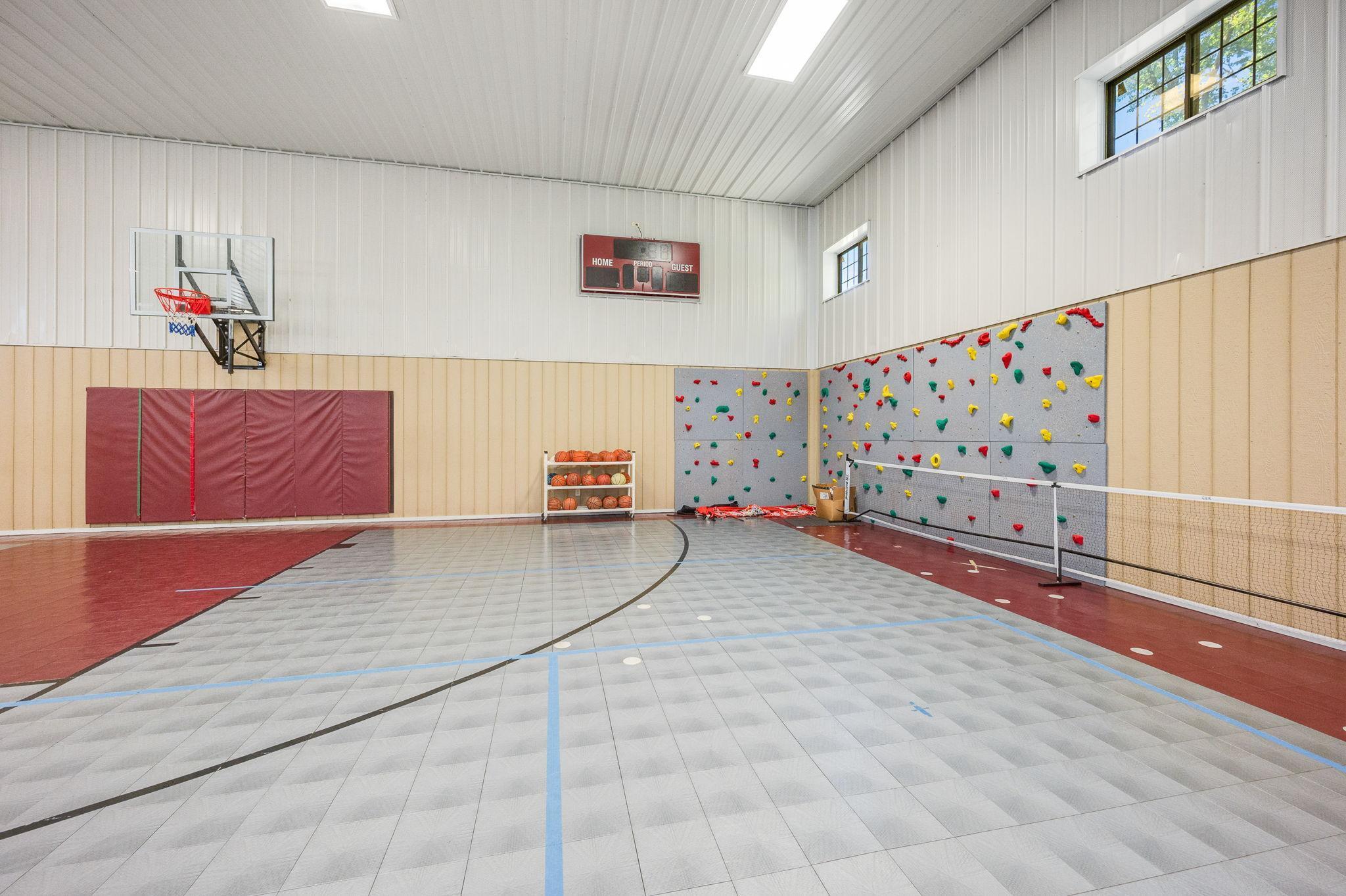 Fairmont, Minnesota, 56031, United States, 5 Bedrooms Bedrooms, ,6 BathroomsBathrooms,Residential,Active,1953012