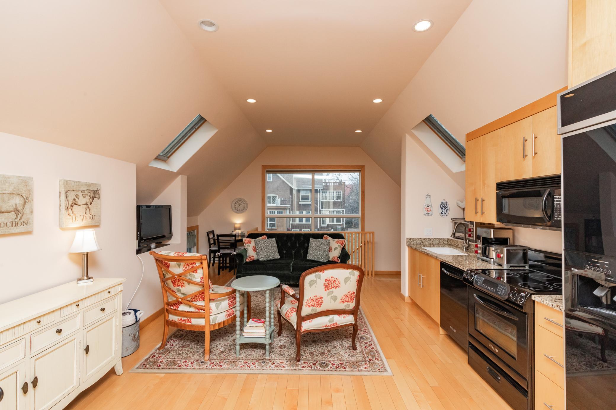 Saint Paul, Minnesota, 55105, United States, 6 Bedrooms Bedrooms, ,5 BathroomsBathrooms,Residential,Pending,2011867