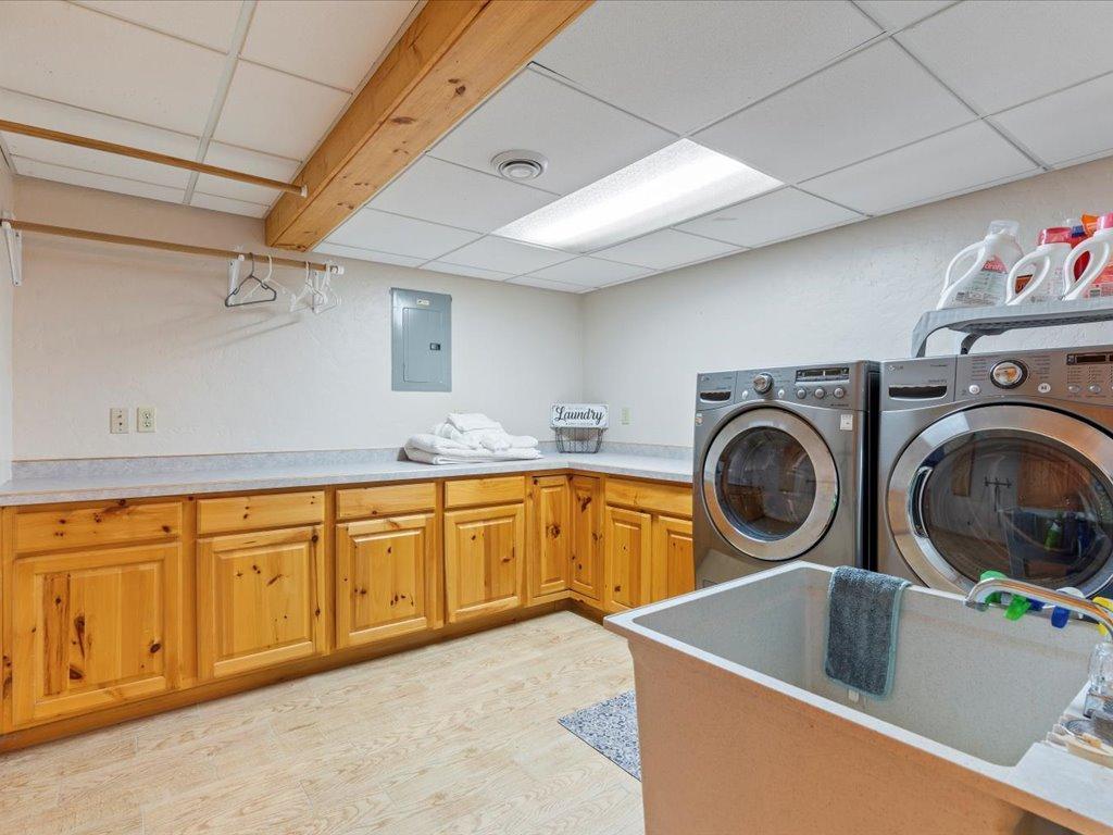 Merrifield, Minnesota, 56465, United States, 6 Bedrooms Bedrooms, ,4 BathroomsBathrooms,Residential,Active,1934819