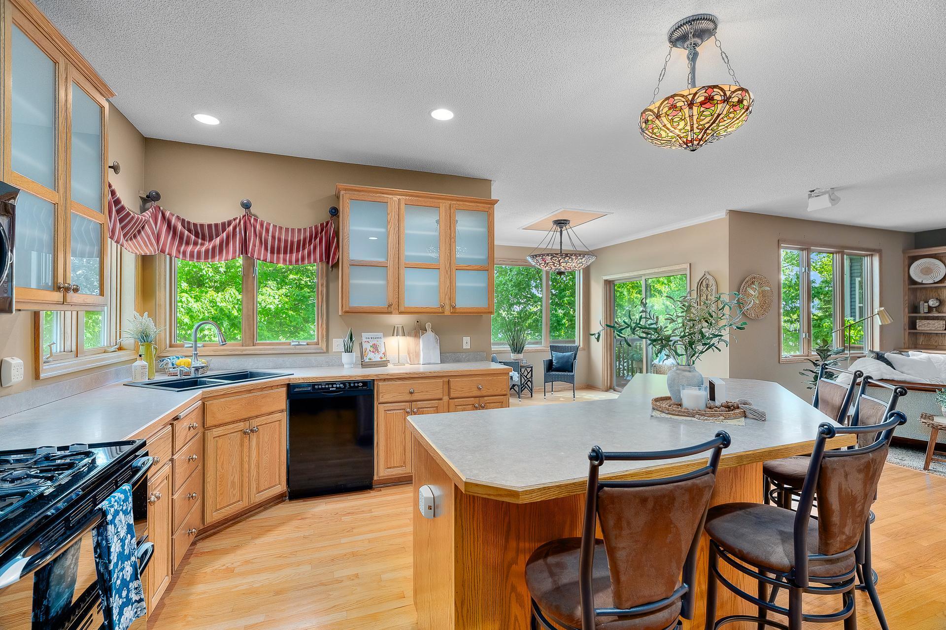 Prior Lake, Minnesota, 55372, United States, 4 Bedrooms Bedrooms, ,4 BathroomsBathrooms,Residential,Active,1995257