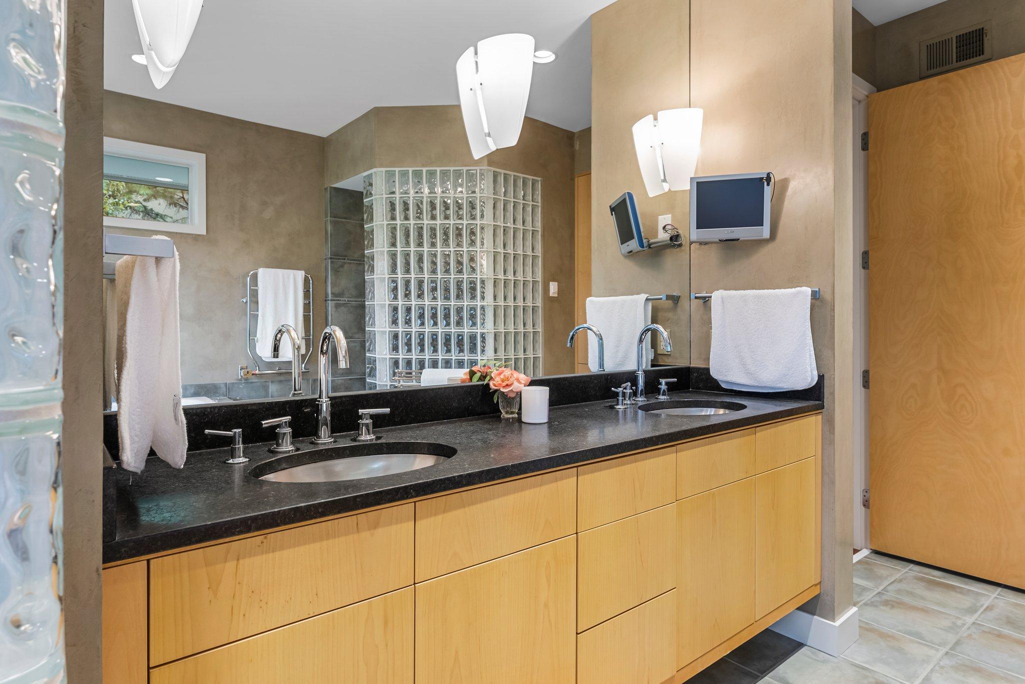 Eden Prairie, Minnesota, 55347, United States, ,4 BathroomsBathrooms,Residential,Active,1764072