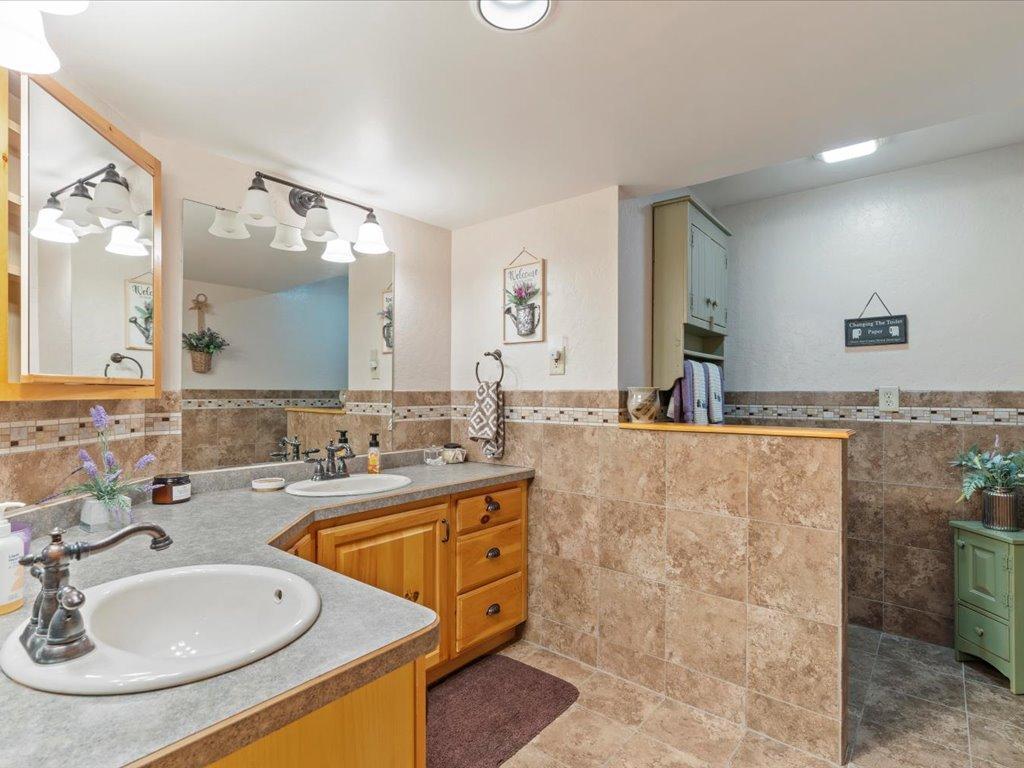 Merrifield, Minnesota, 56465, United States, 6 Bedrooms Bedrooms, ,4 BathroomsBathrooms,Residential,Active,1934819