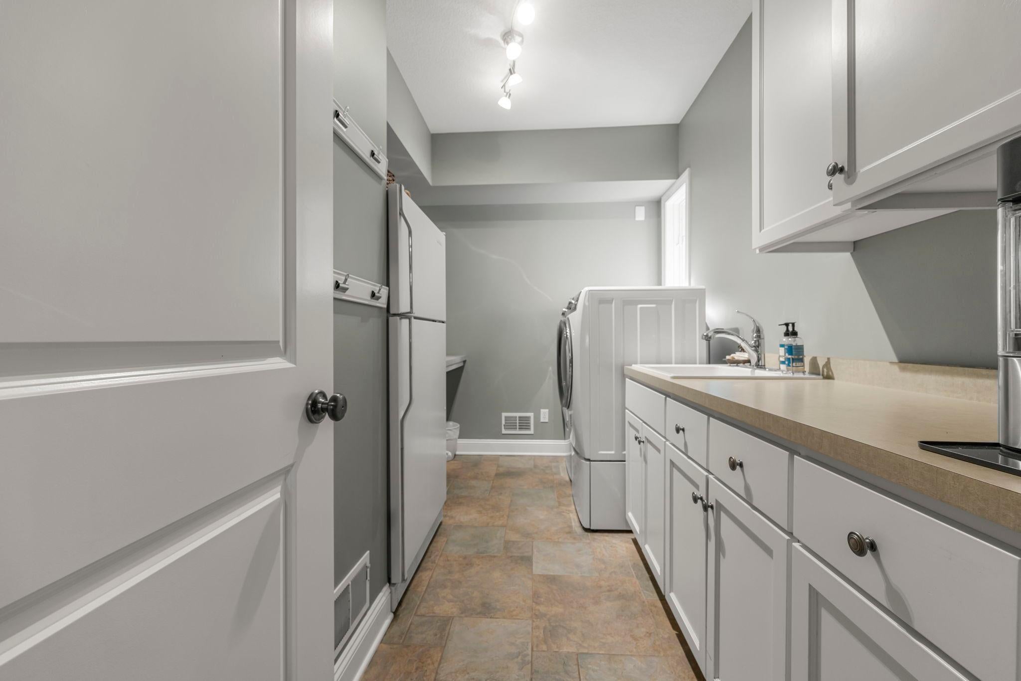 Rosemount, Minnesota, 55068, United States, 5 Bedrooms Bedrooms, ,5 BathroomsBathrooms,Residential,Active,2007318